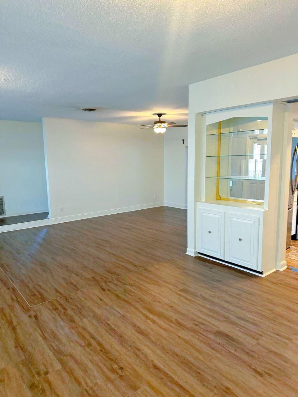 880 SW 49th Ter
