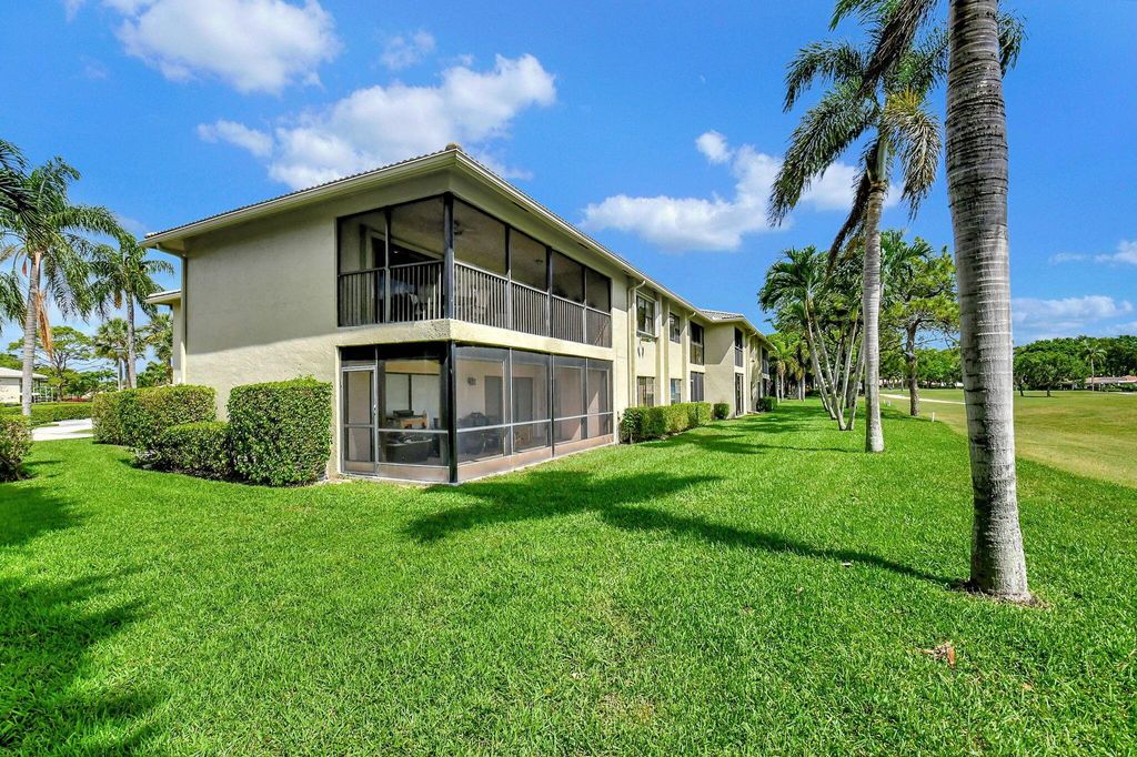 Photo of 3 Stratford Drive #H, Boynton Beach, FL 33436 (MLS # R10974134)