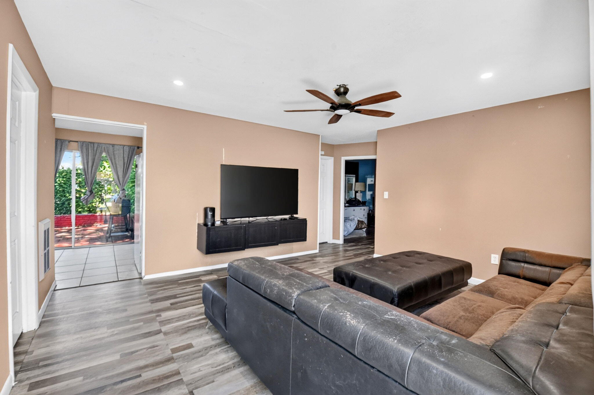 1572 Woodland Avenue