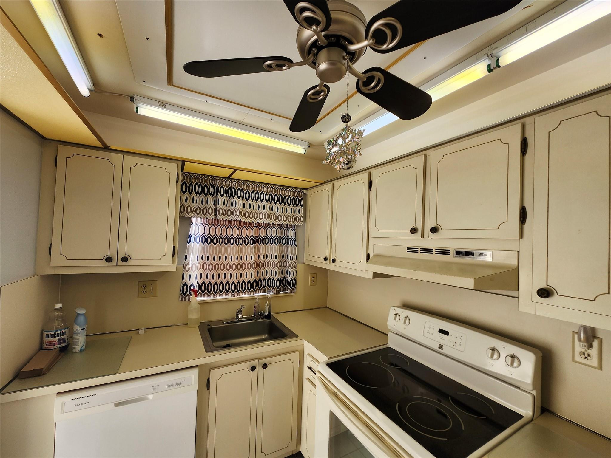 SUNRISE LAKES PHASE 3 - Residential