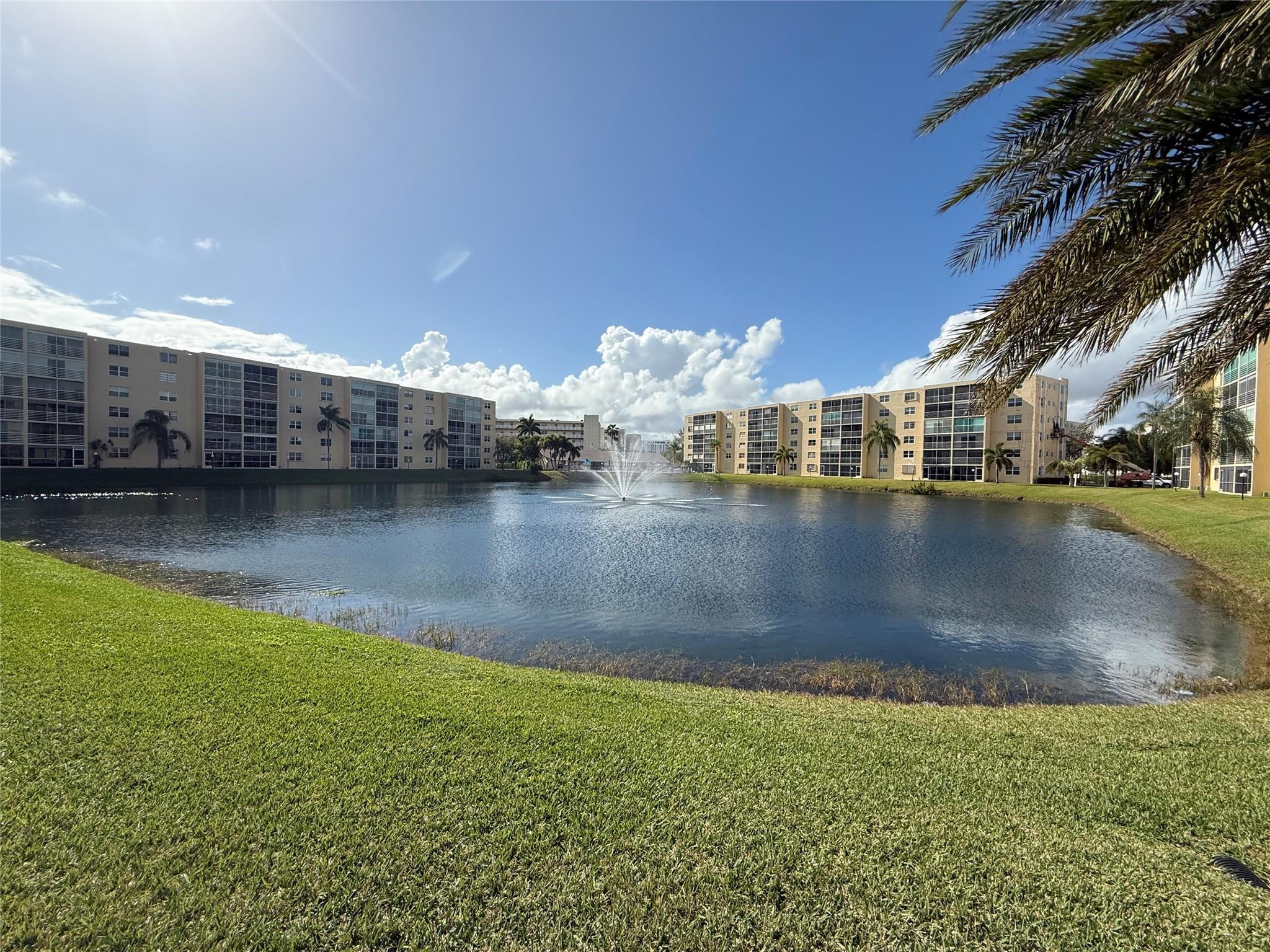 MEADOWBROOK LAKES VIEW - Residential