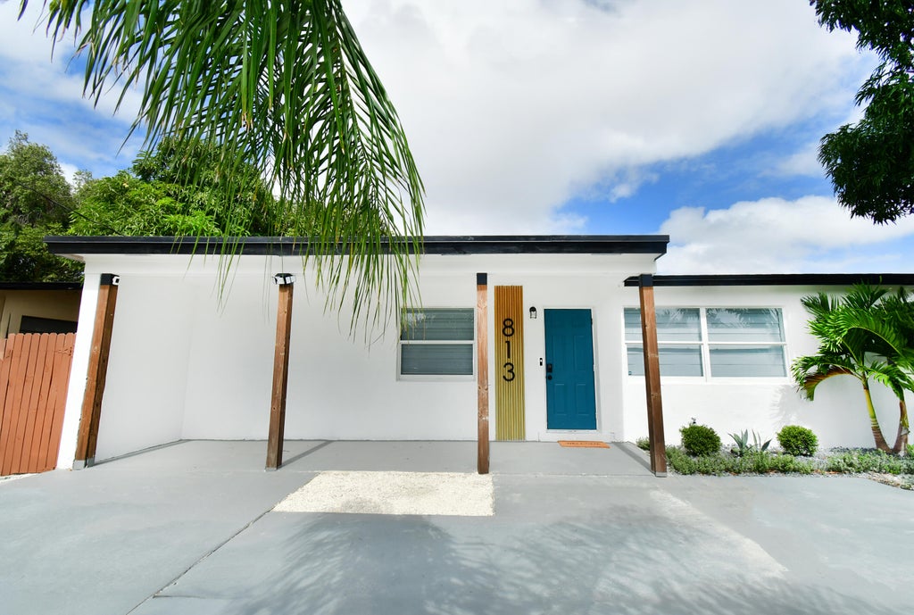 Photo of 813 SW 3rd Court, Delray Beach, FL 33444 (MLS # B26040521)