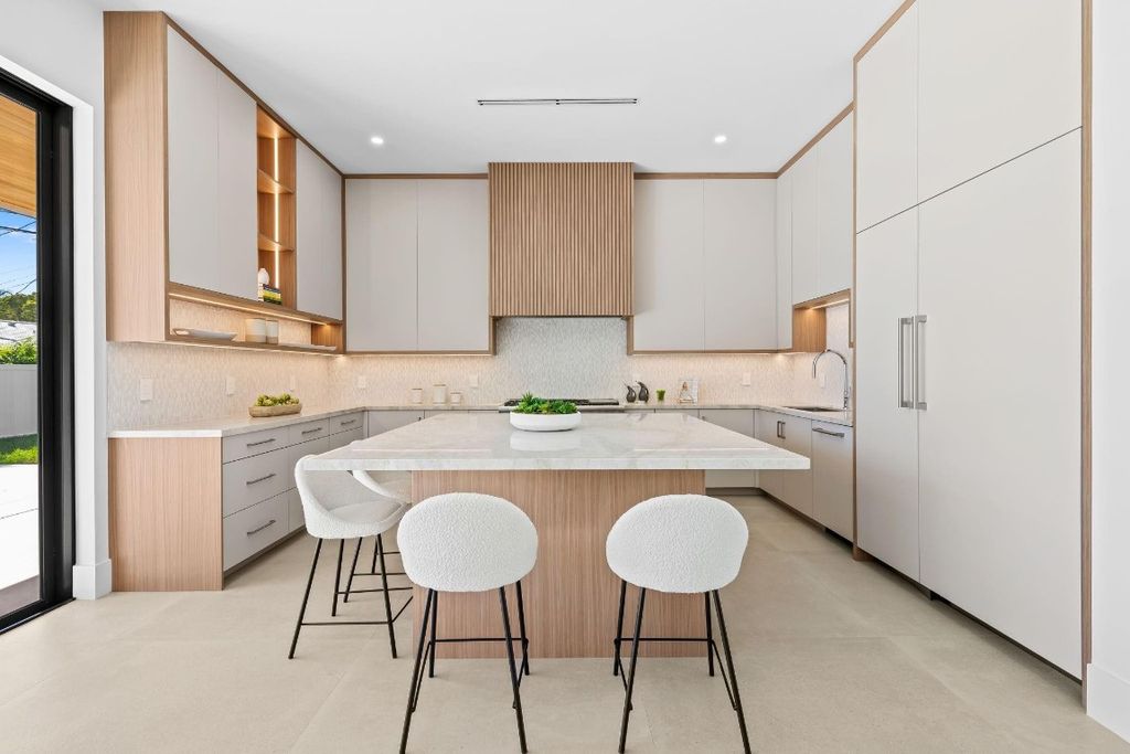 Photo of 4516 NE 22nd Road, Fort Lauderdale, FL 33308 (MLS # F10518925)