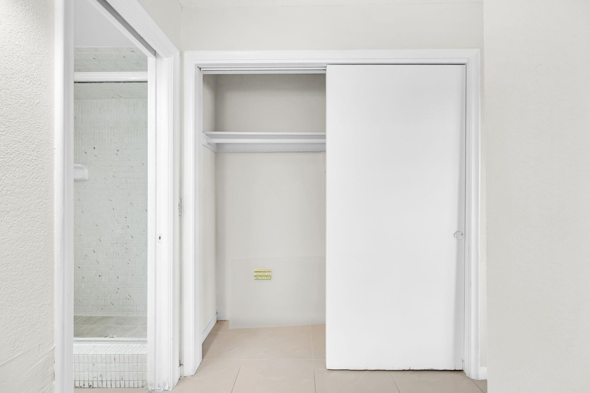 Lakeside Manor North Cond - Residential Lease