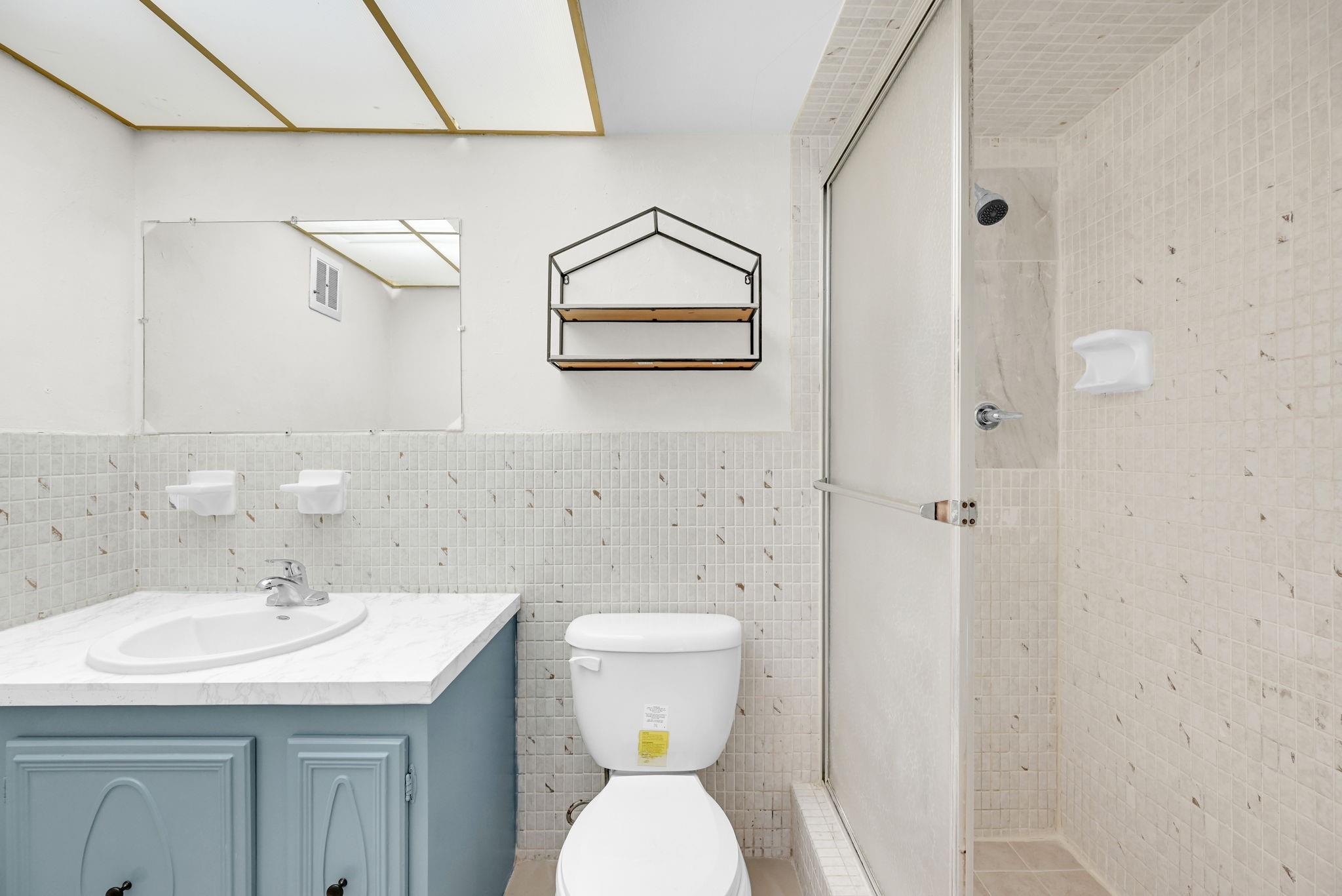 Lakeside Manor North Cond - Residential Lease