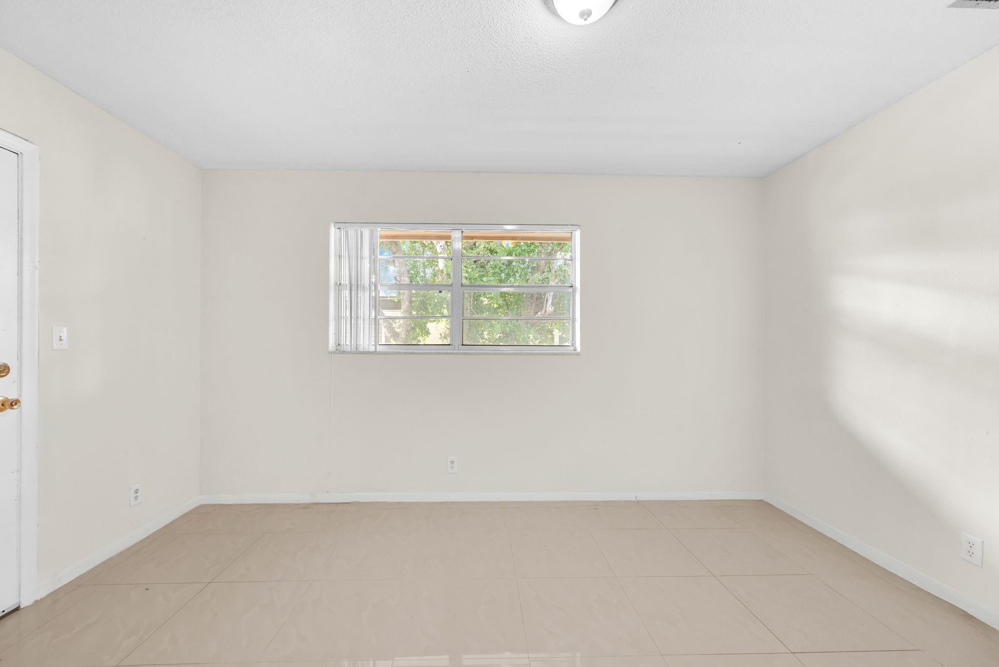 Lakeside Manor North Cond - Residential Lease