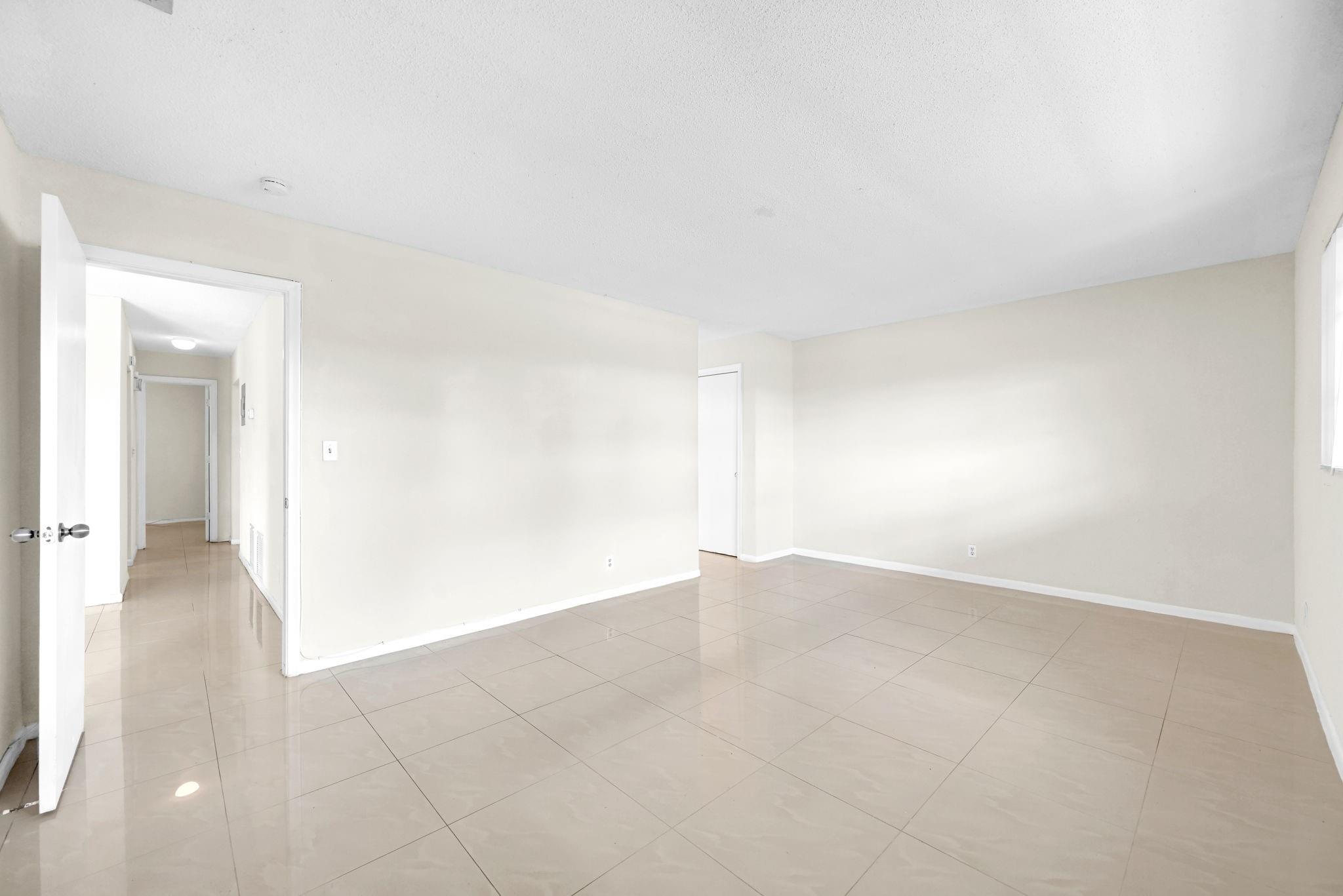 Lakeside Manor North Cond - Residential Lease