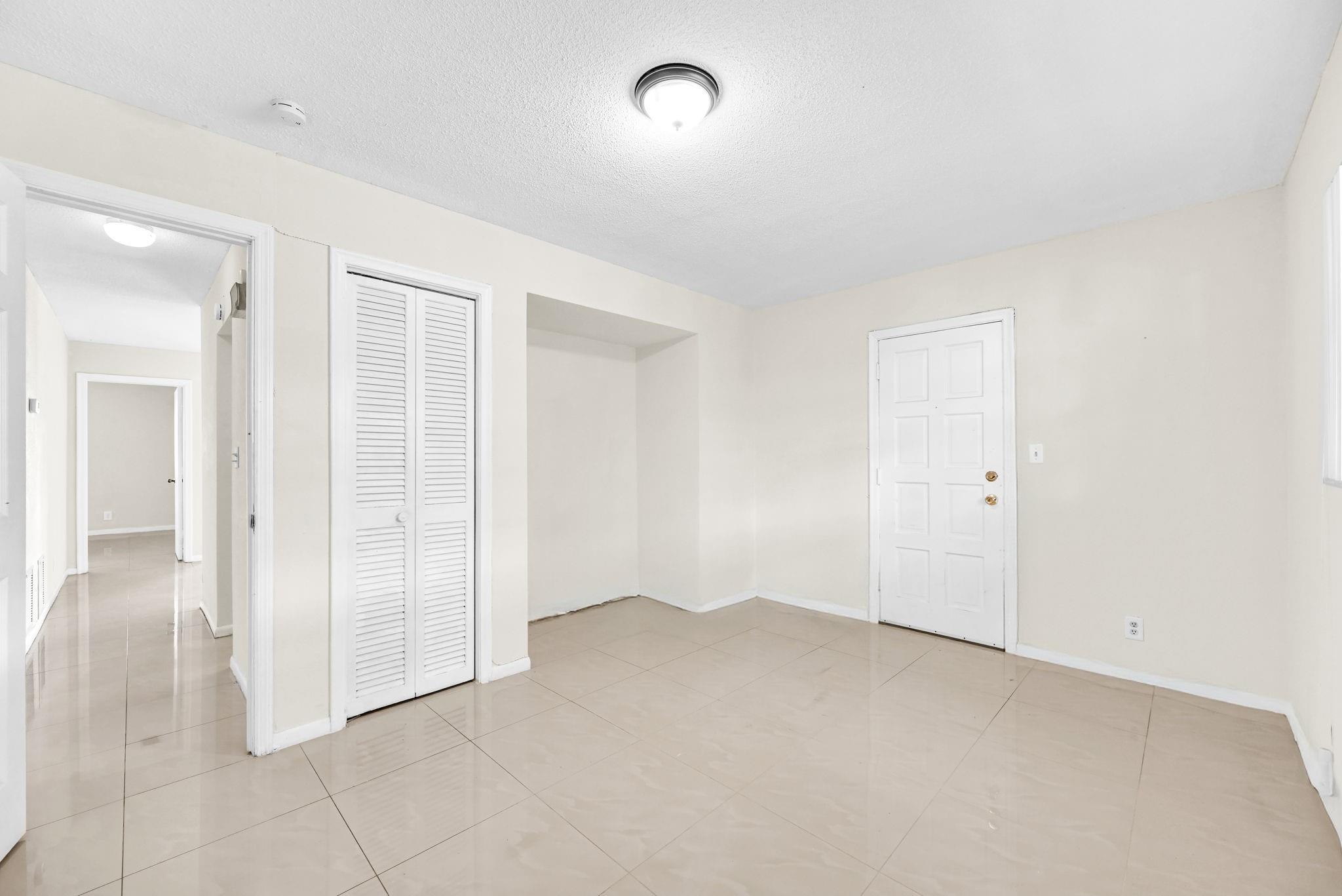 Lakeside Manor North Cond - Residential Lease