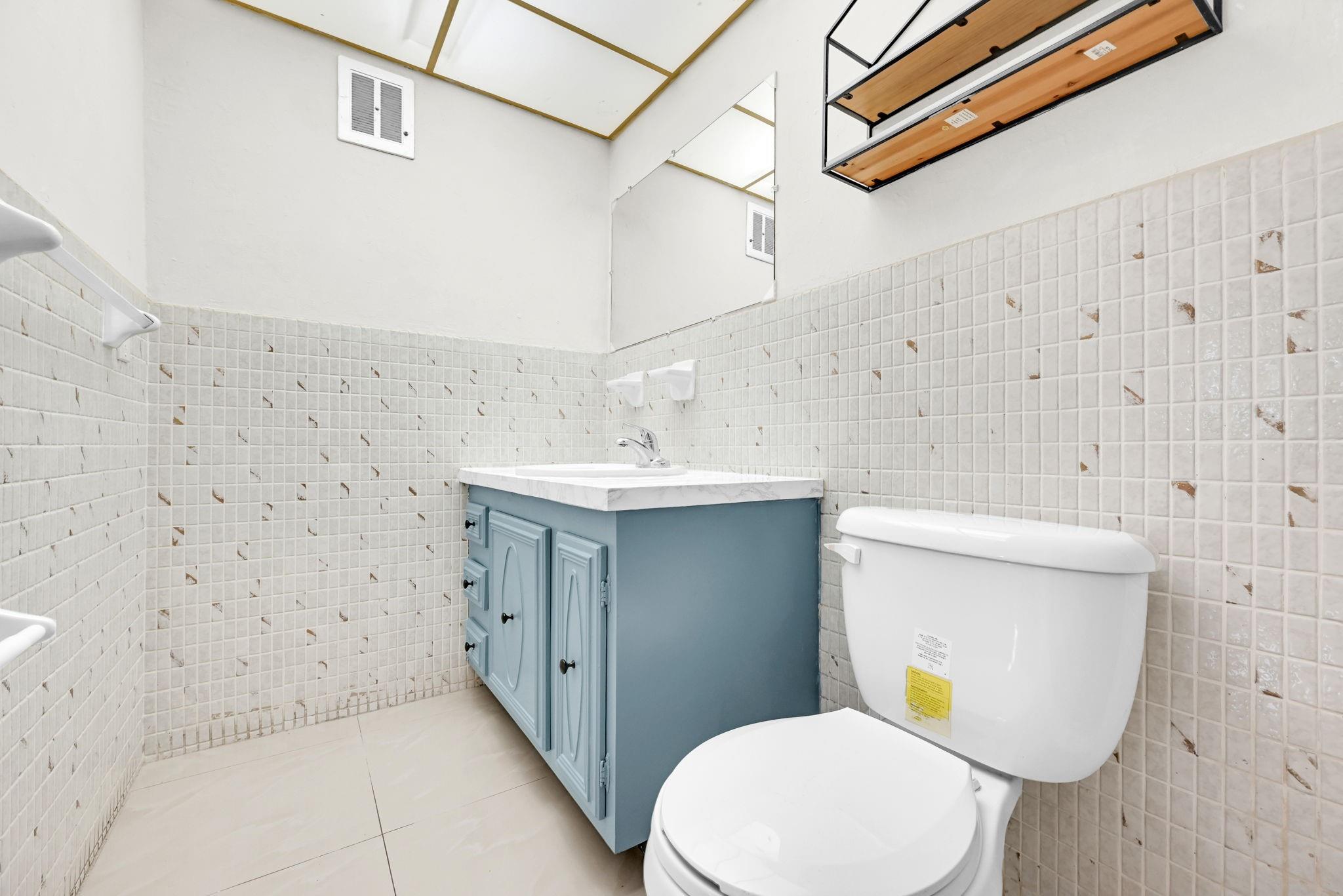 Lakeside Manor North Cond - Residential Lease