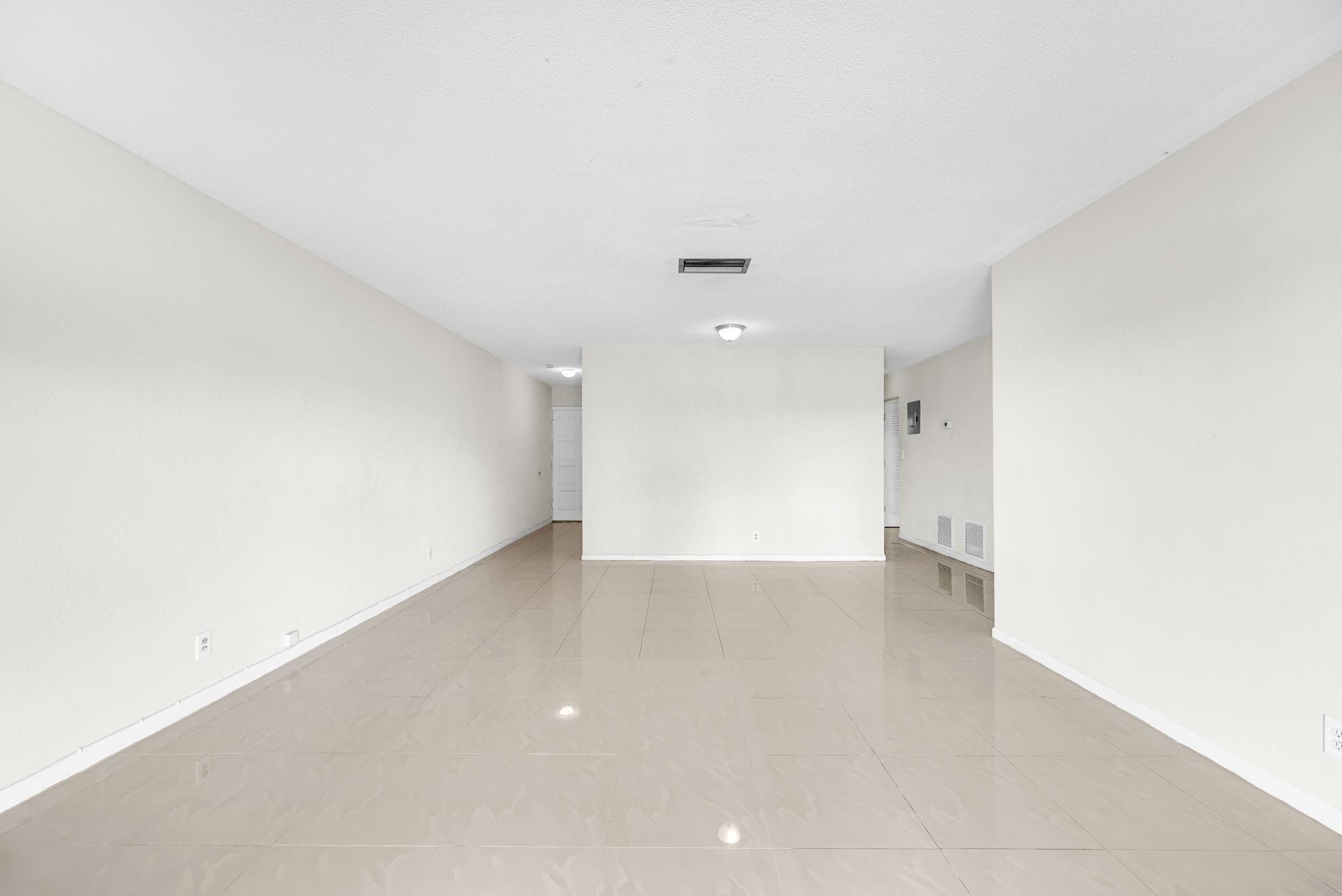 Lakeside Manor North Cond - Residential Lease