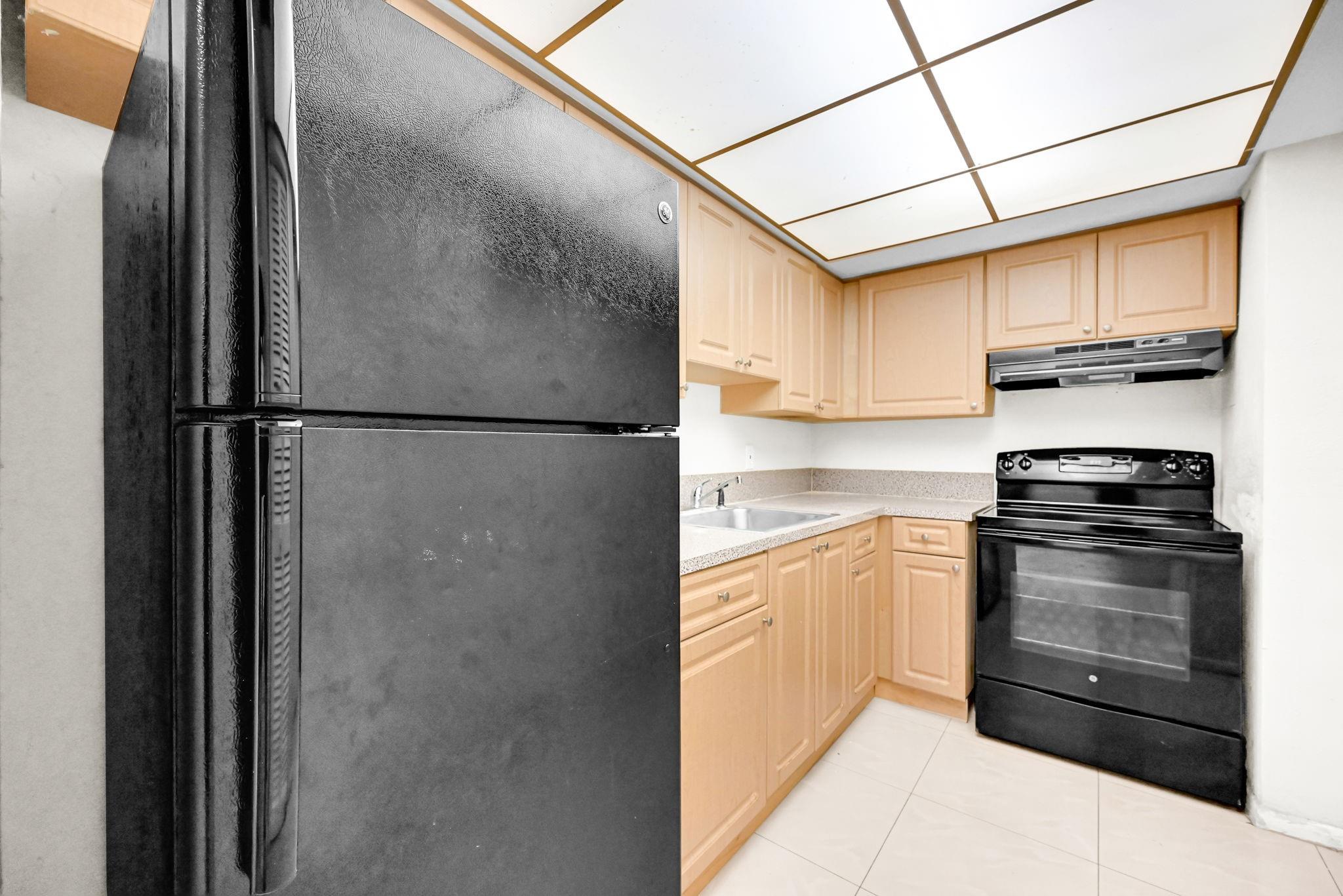 Lakeside Manor North Cond - Residential Lease