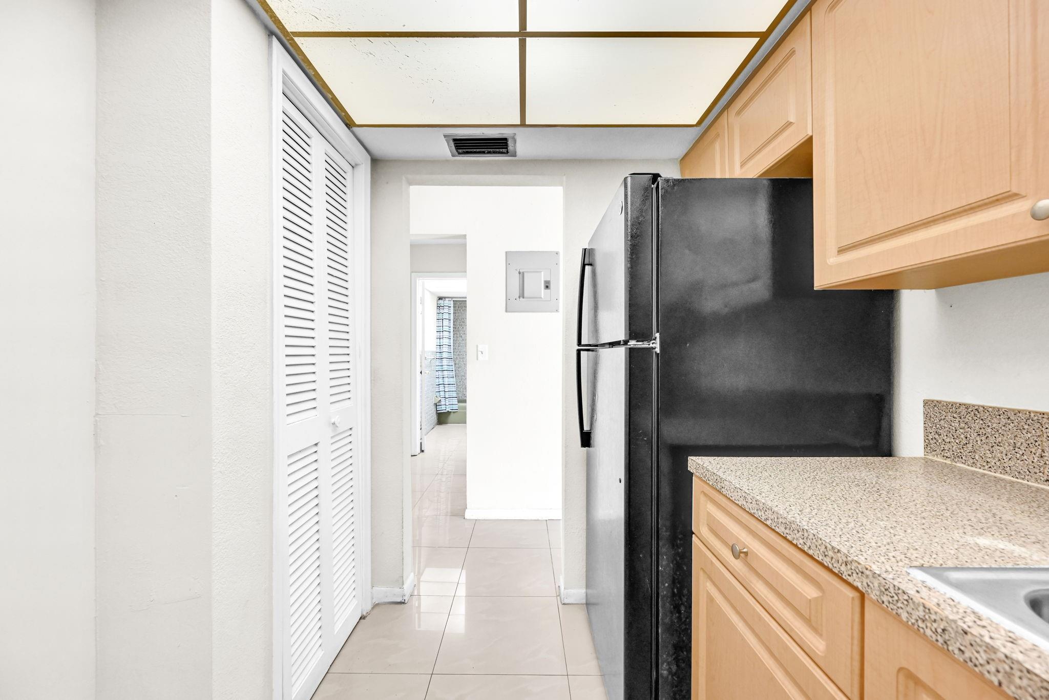 Lakeside Manor North Cond - Residential Lease