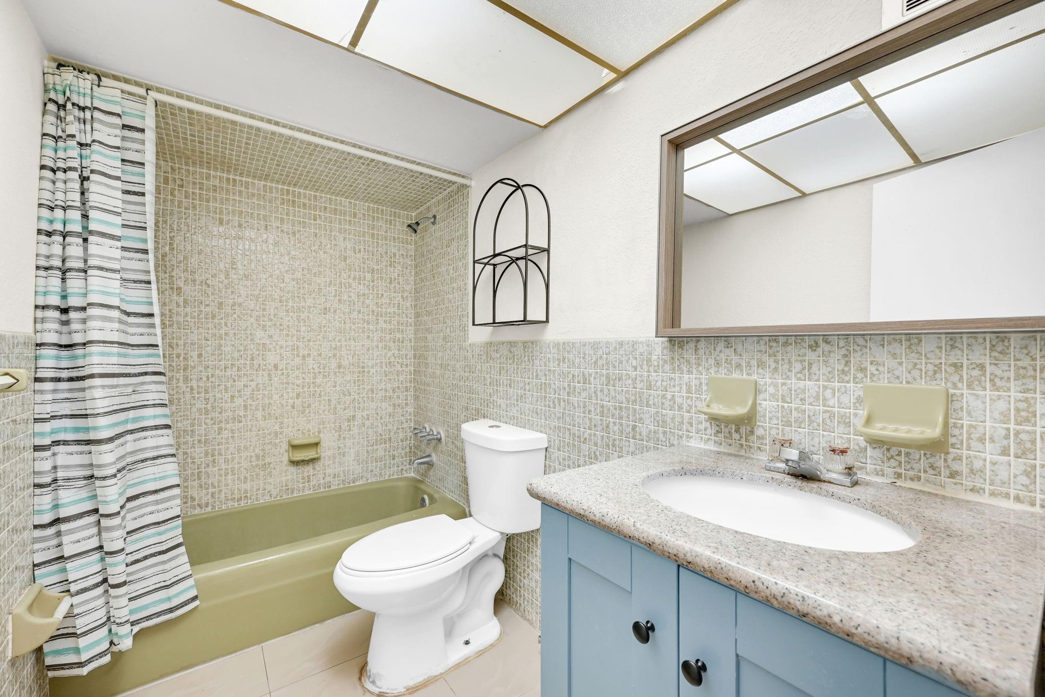 Lakeside Manor North Cond - Residential Lease