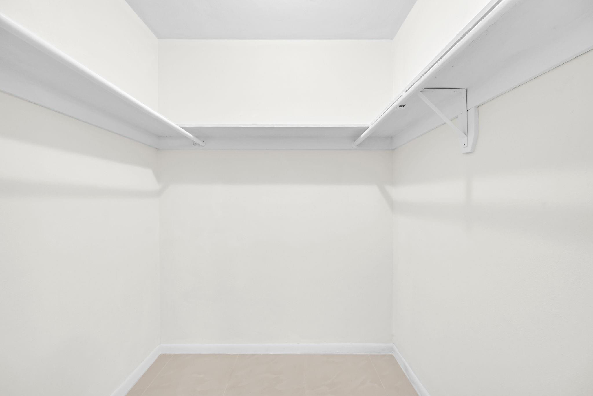 Lakeside Manor North Cond - Residential Lease