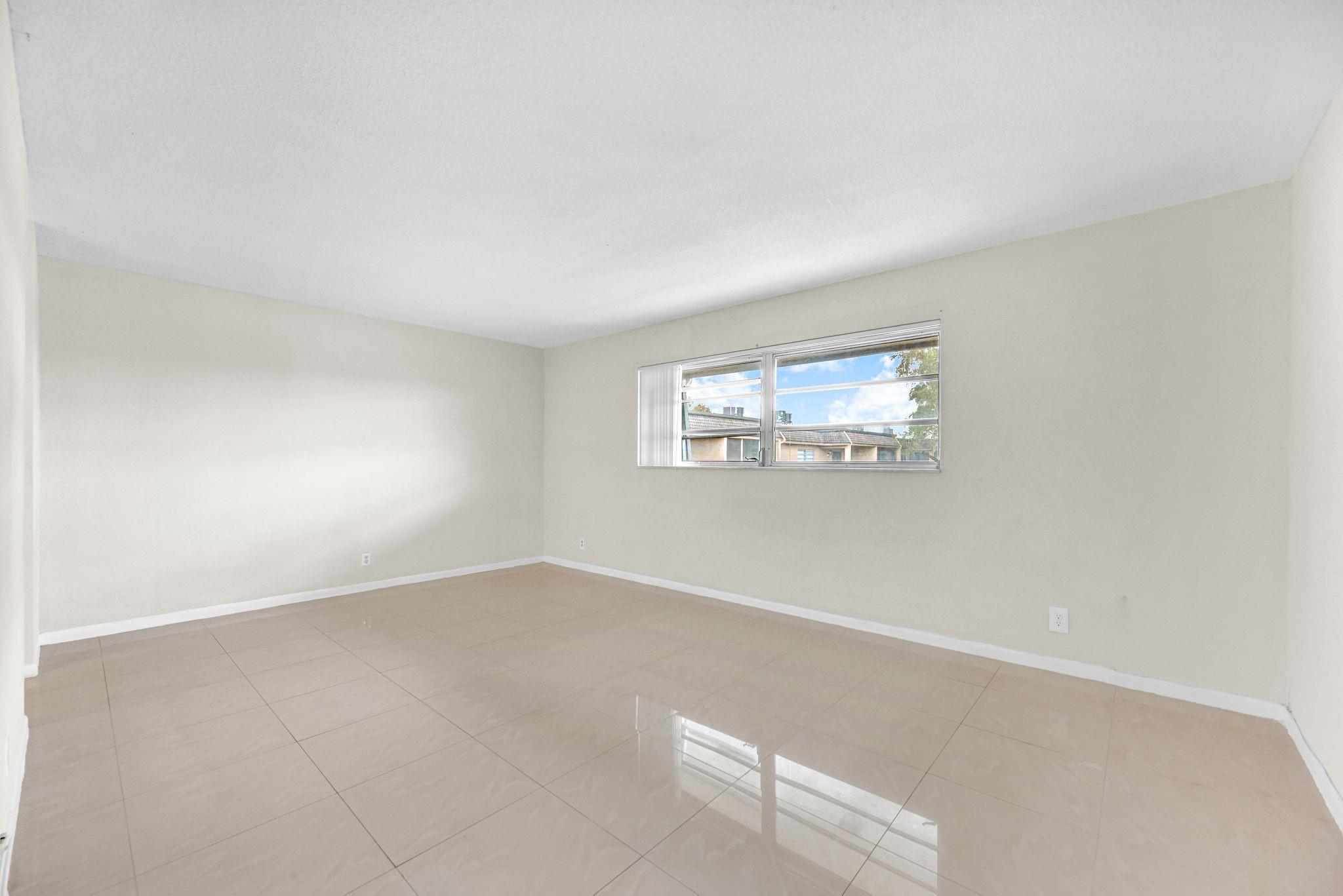 Lakeside Manor North Cond - Residential Lease