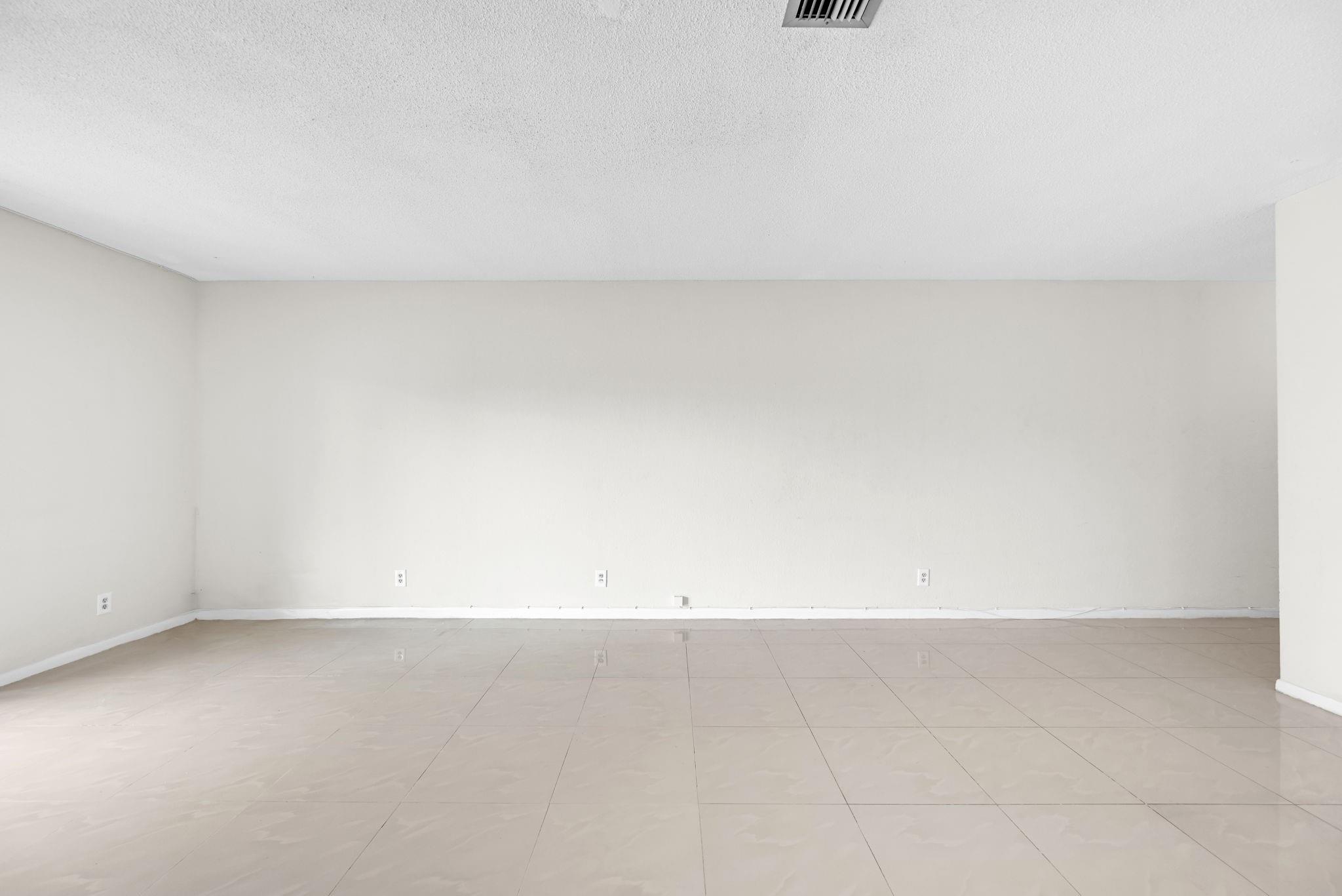 Lakeside Manor North Cond - Residential Lease