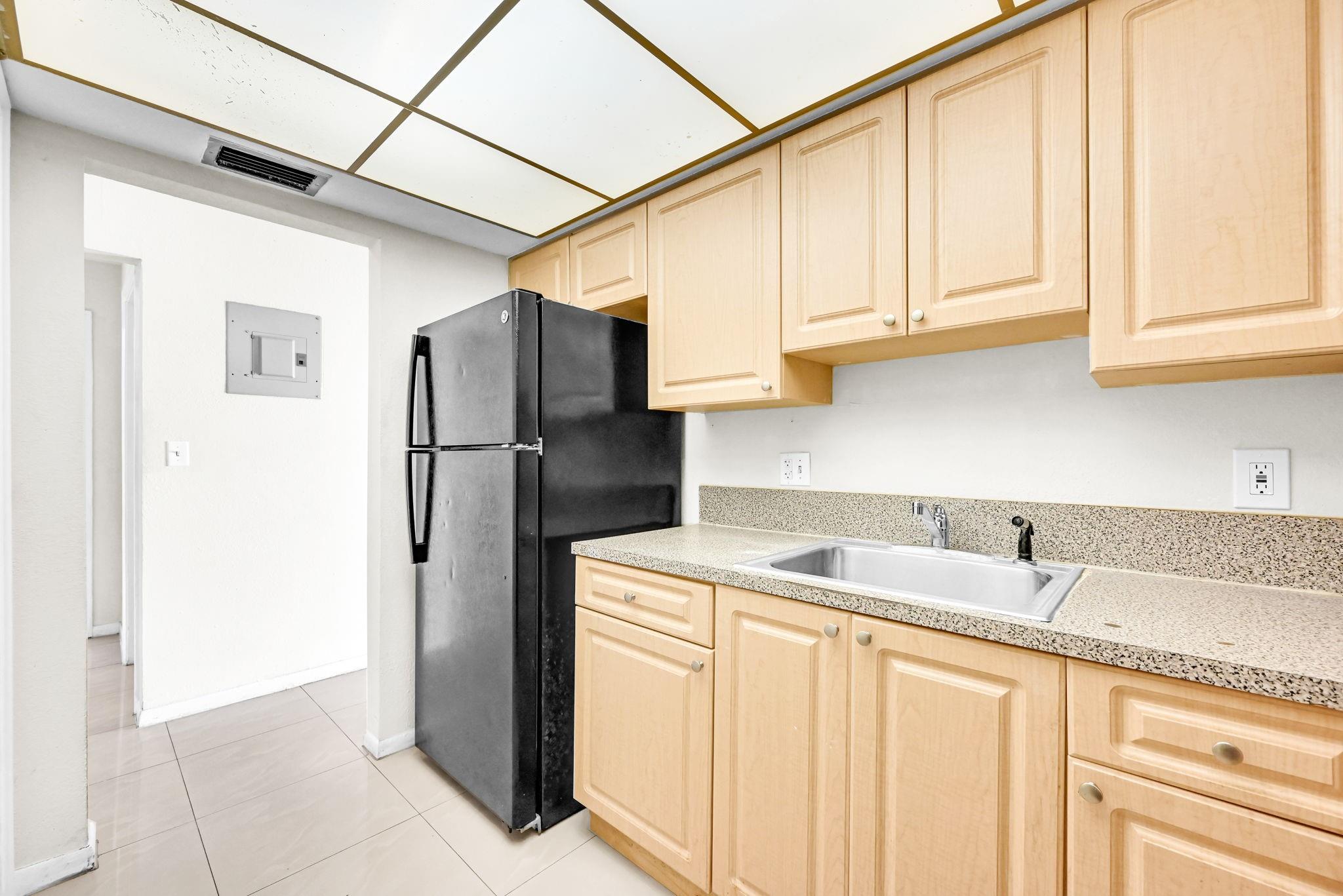 Lakeside Manor North Cond - Residential Lease