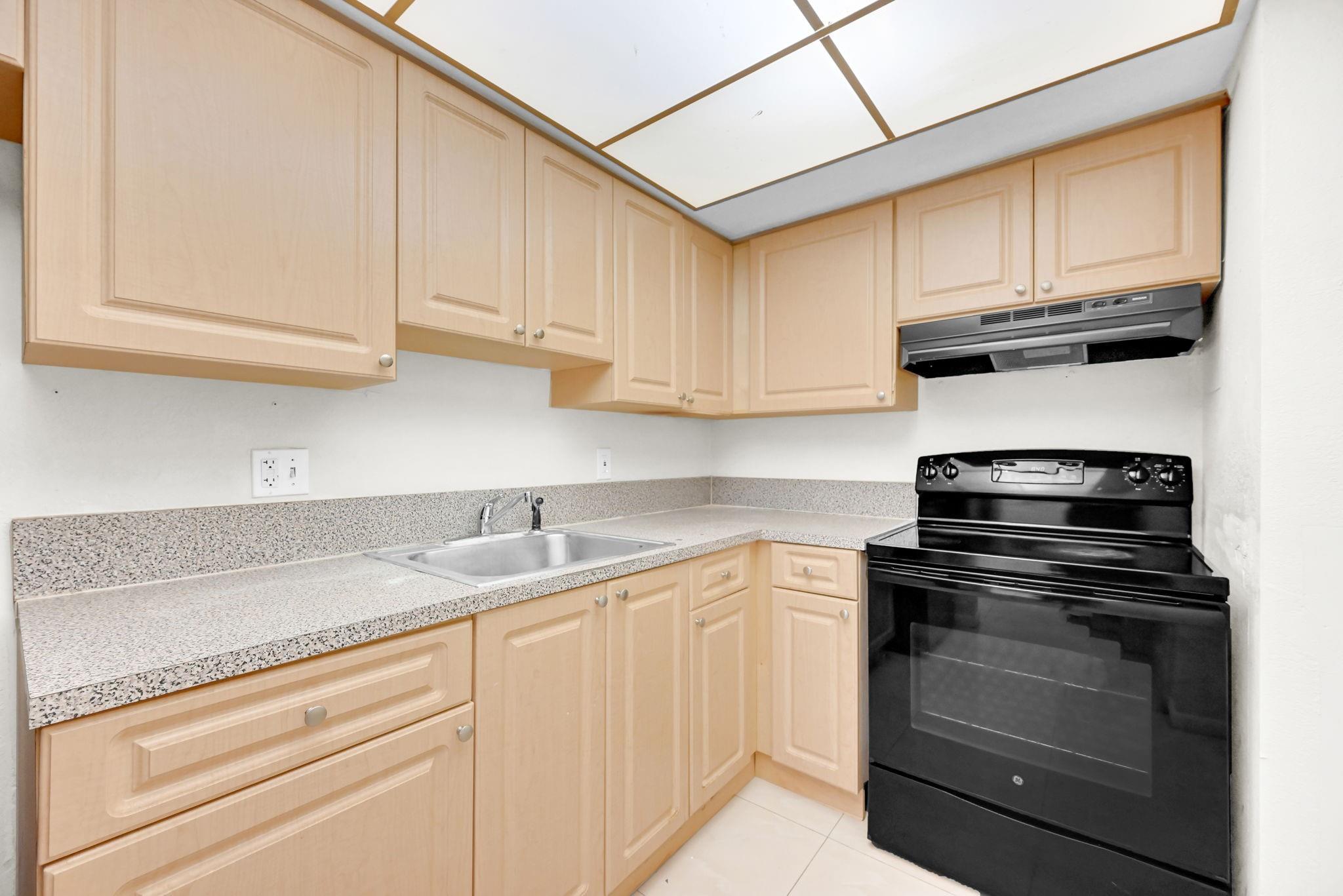 Lakeside Manor North Cond - Residential Lease