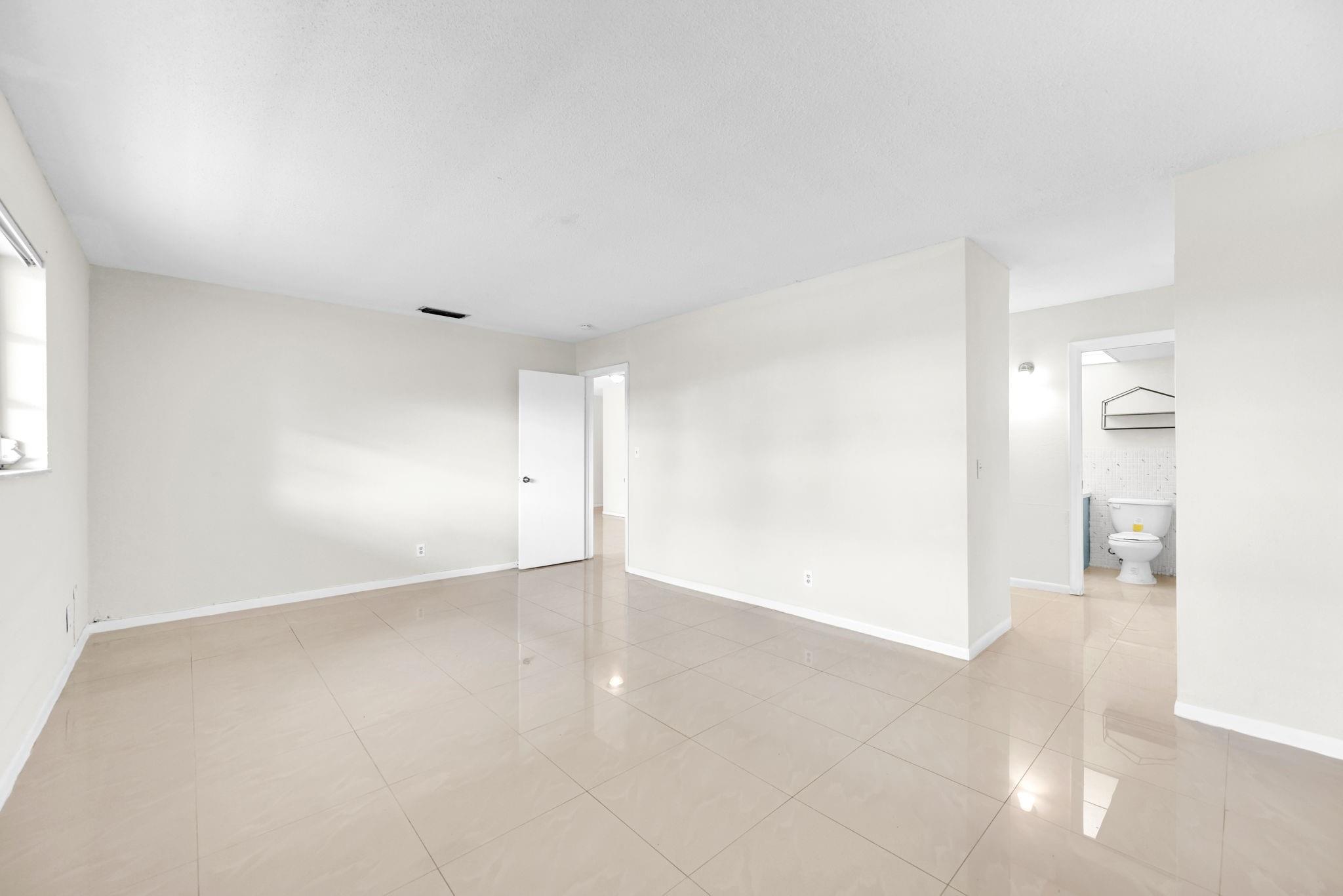 Lakeside Manor North Cond - Residential Lease