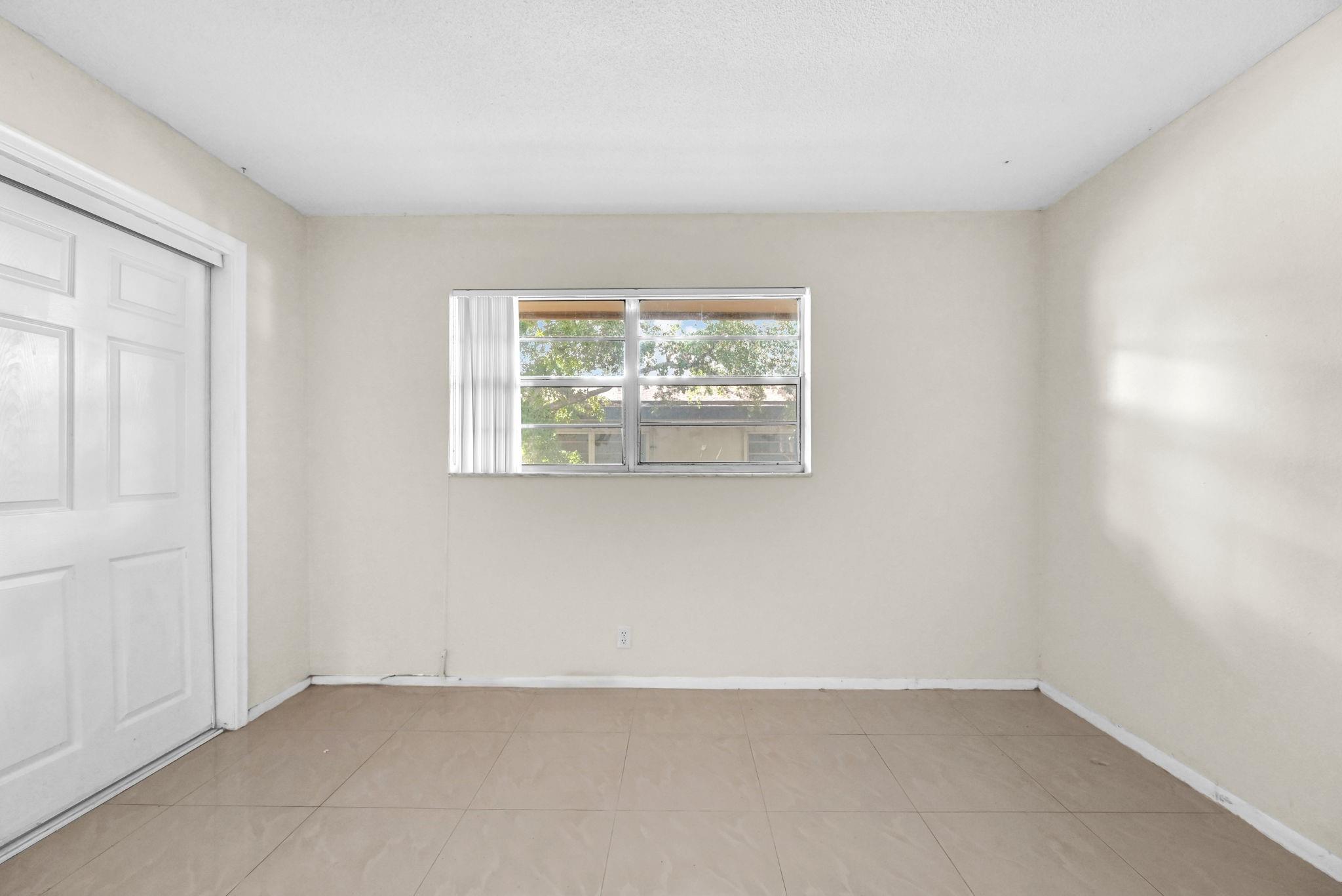 Lakeside Manor North Cond - Residential Lease