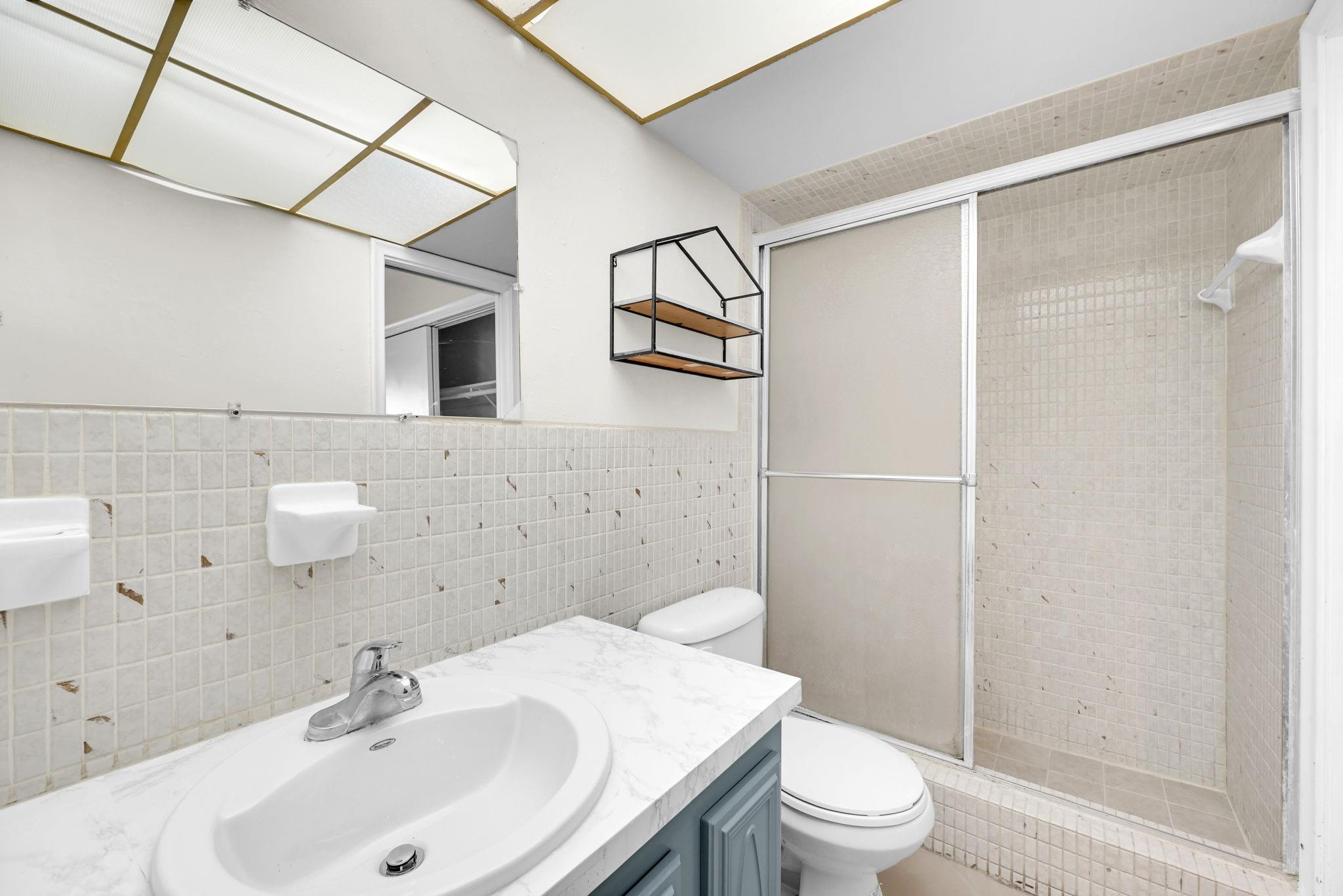 Lakeside Manor North Cond - Residential Lease