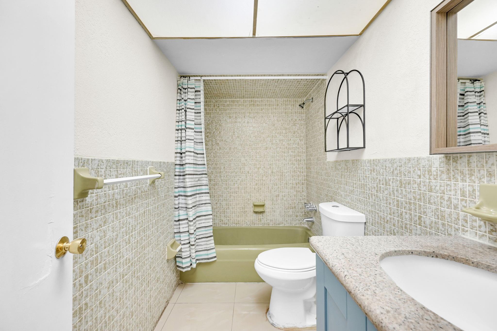 Lakeside Manor North Cond - Residential Lease