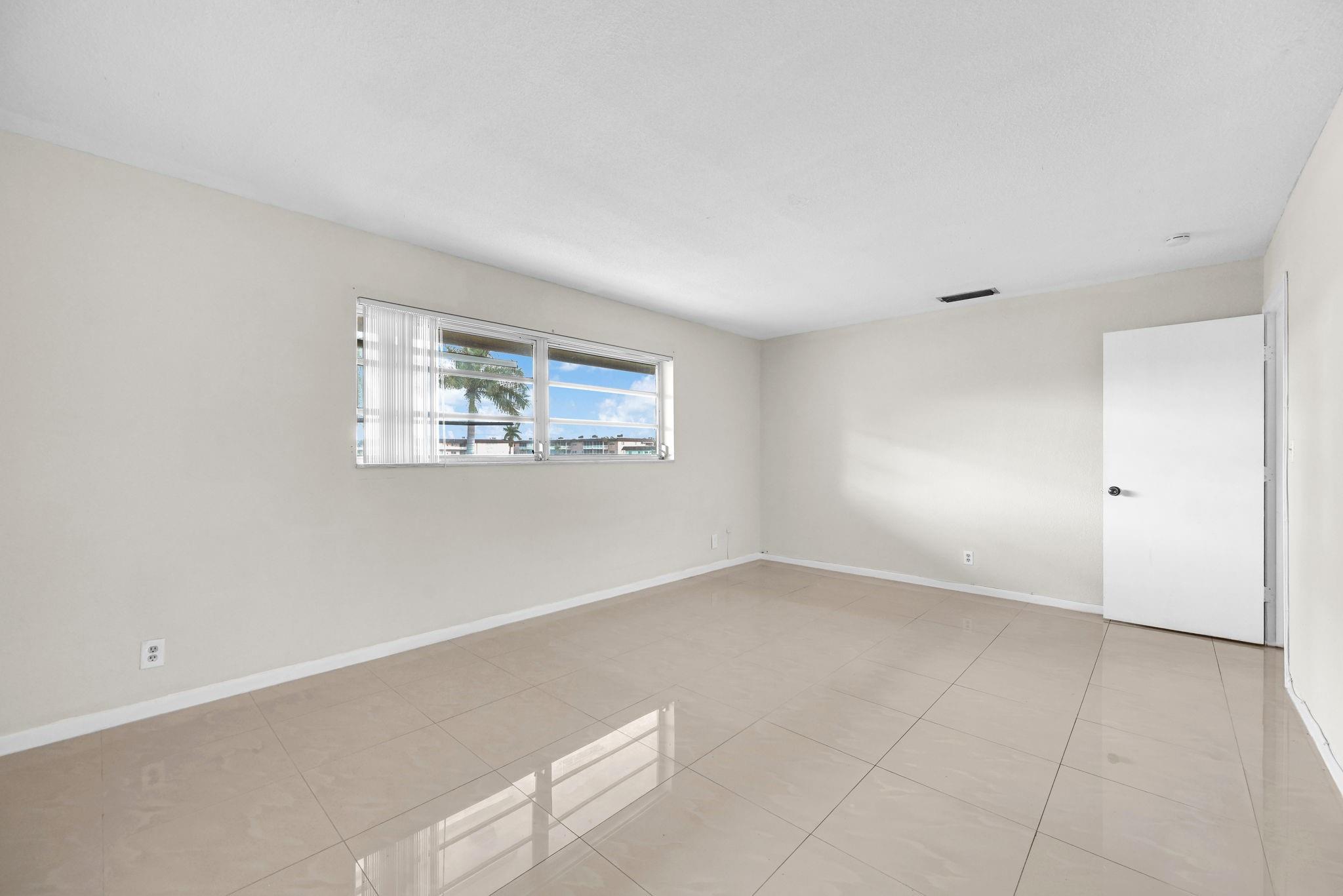 Lakeside Manor North Cond - Residential Lease