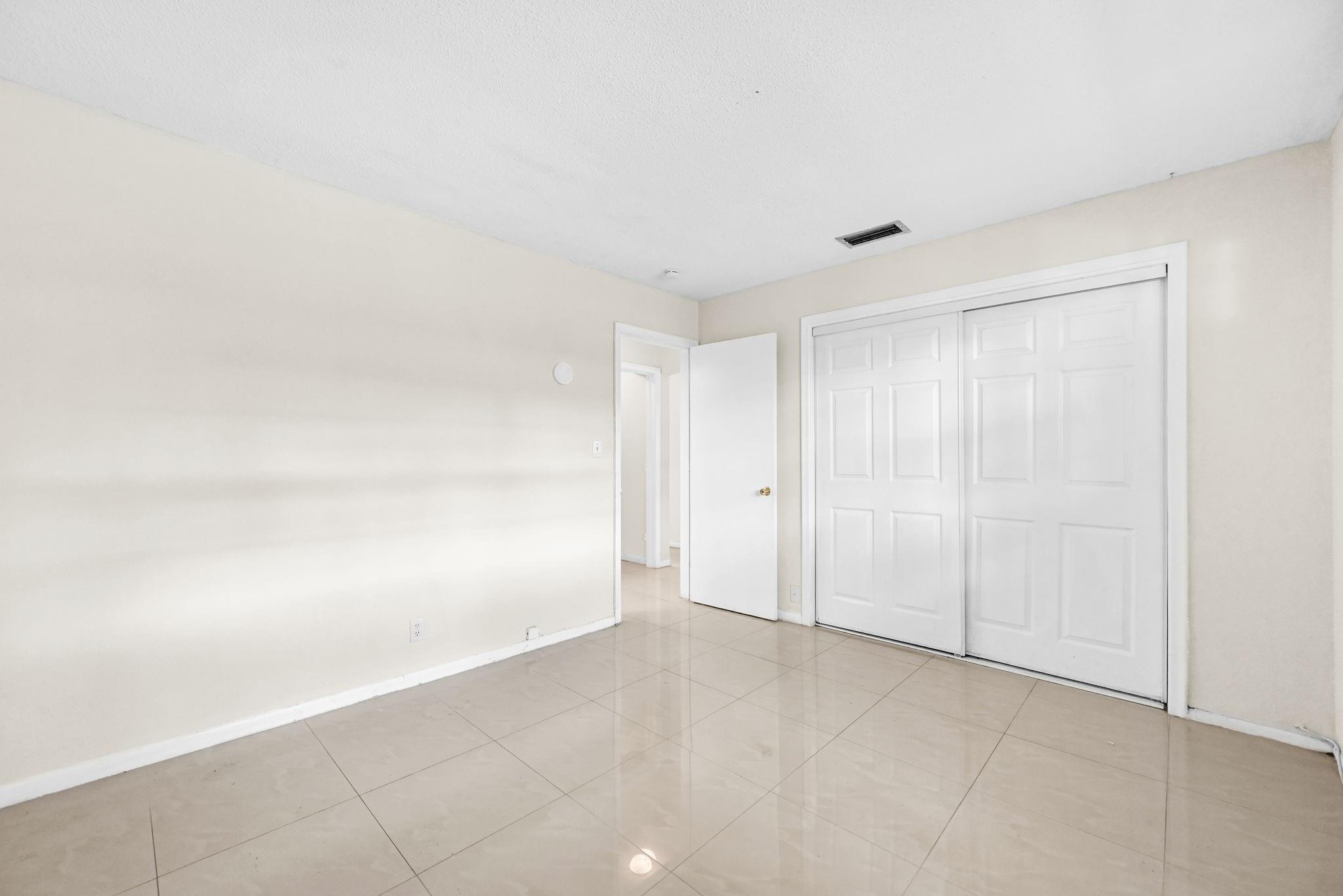 Lakeside Manor North Cond - Residential Lease