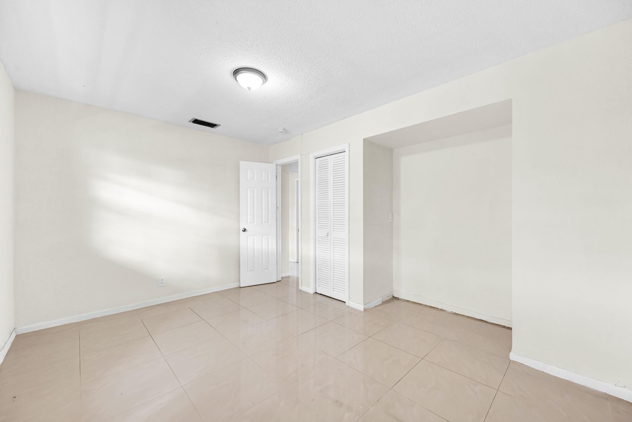 Lakeside Manor North Cond - Residential Lease