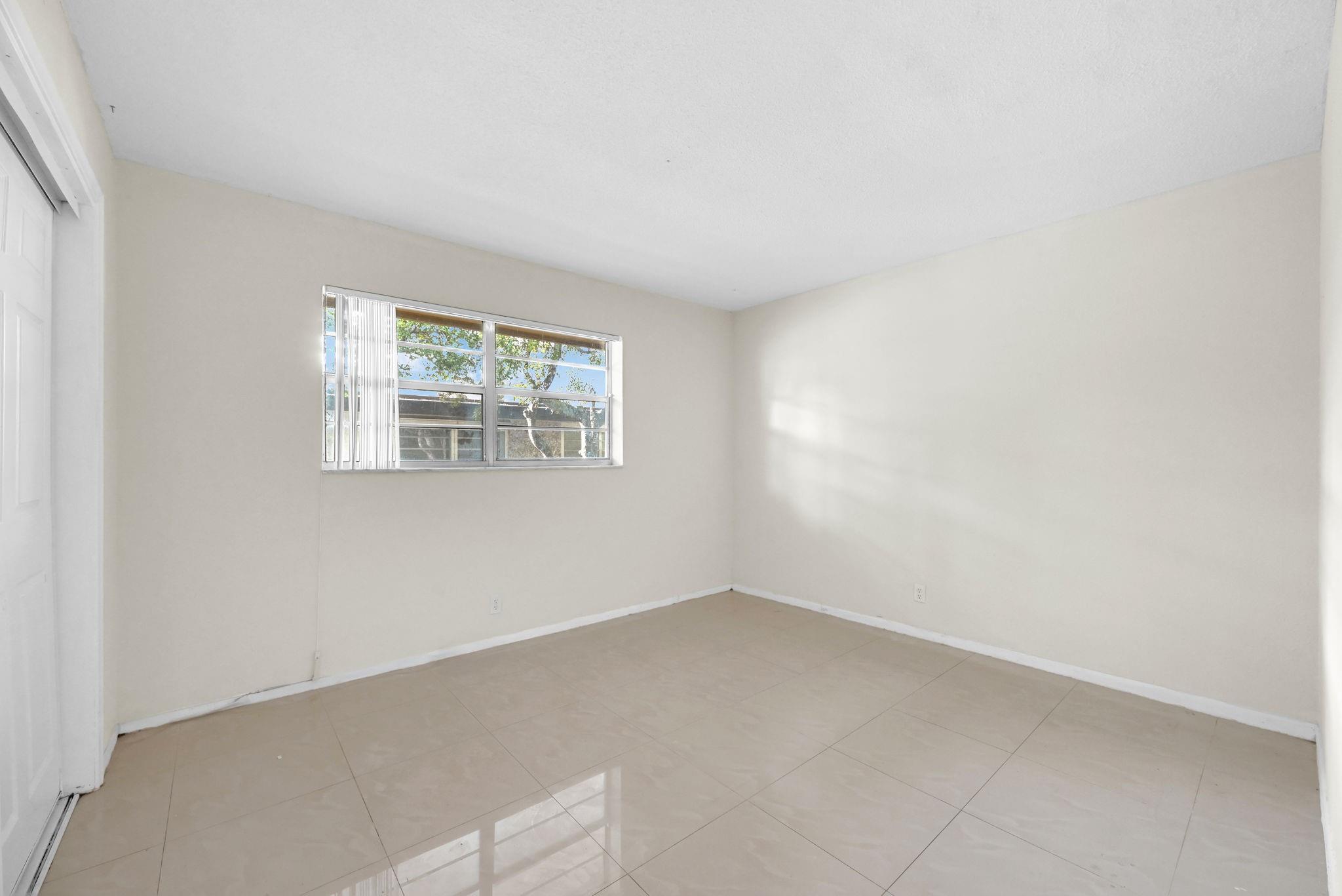 Lakeside Manor North Cond - Residential Lease