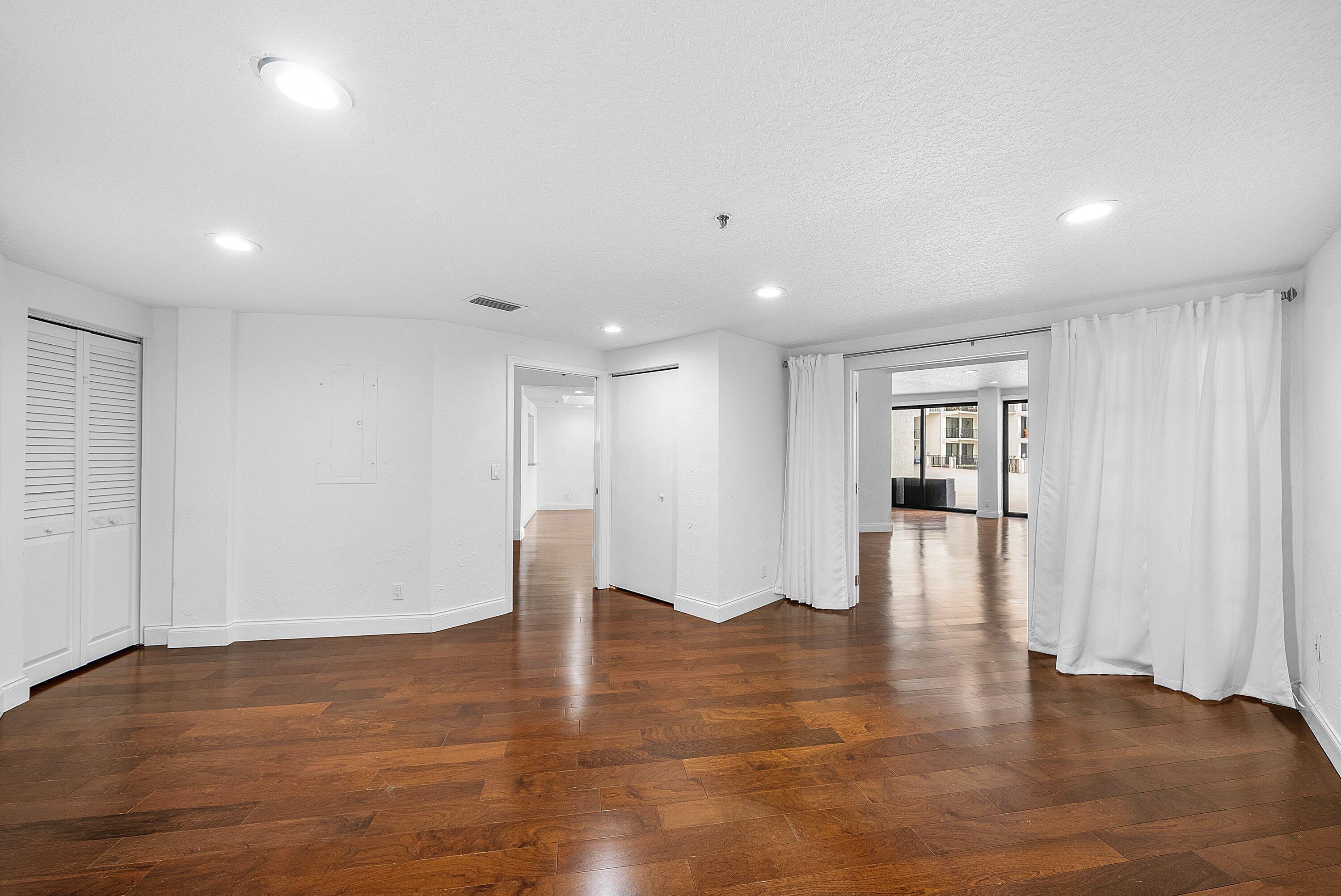 DELRAY HARBOR CLUB CONDO - Residential