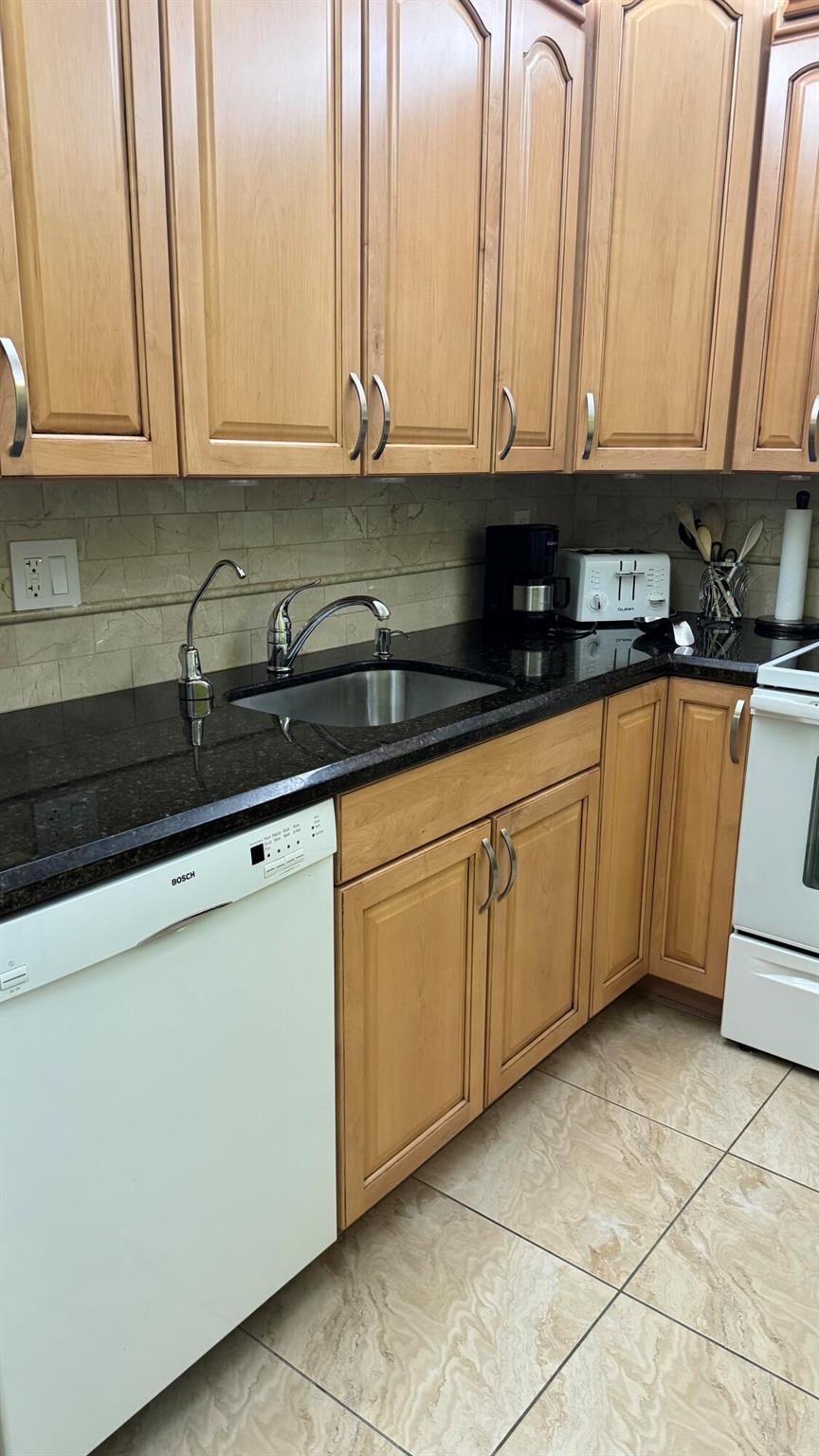 SOMERSET - Residential Lease