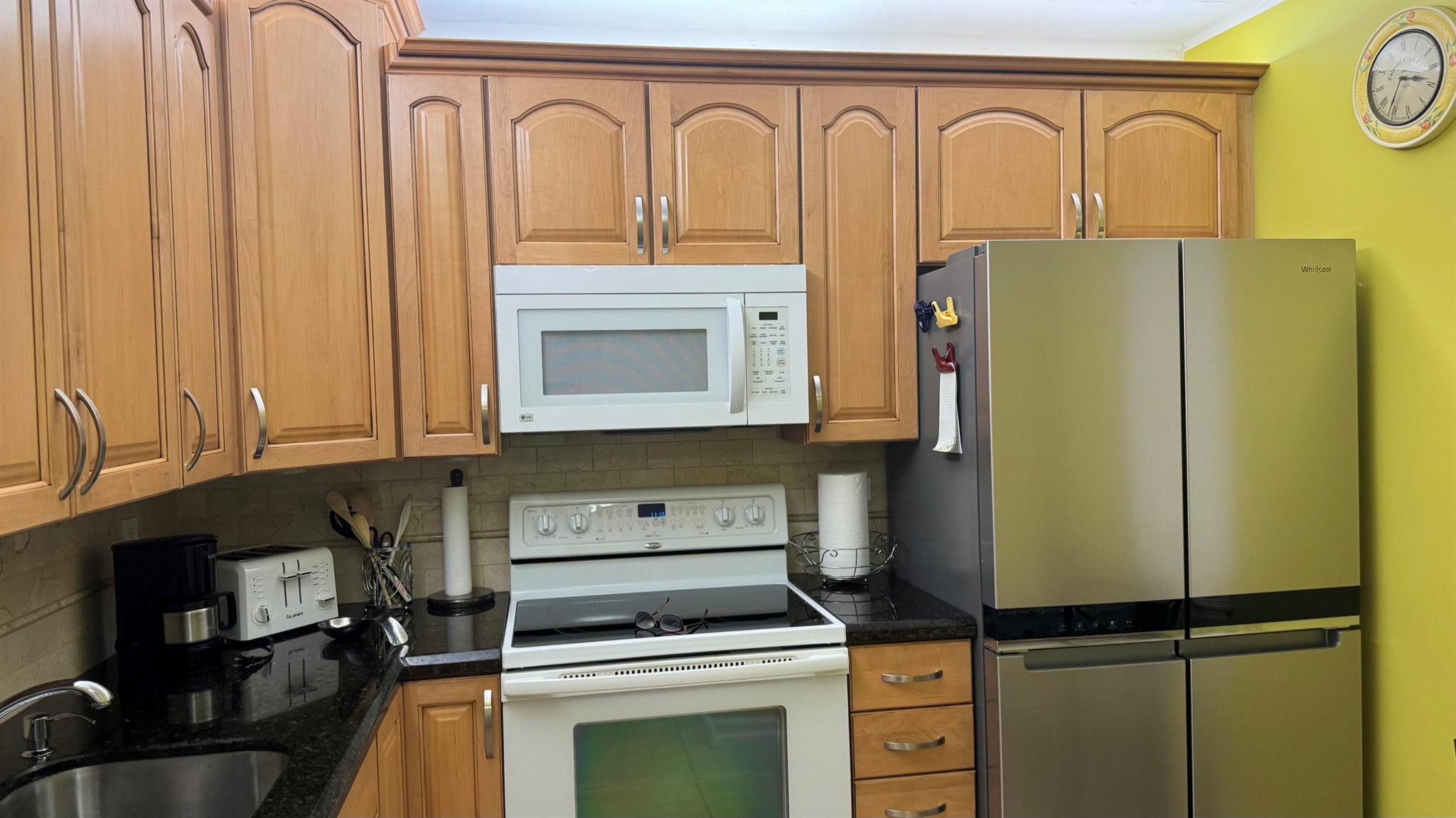 *55+ Development* Beautiful, fully renovated, FURNISHED or UNFURNISHED 2bedroom/ 2 bath condo, located on FIRST floor in Gated community of SOMERSET *Vacant* Freshly painted, new energy officiant windows* Great Location, close to Wilton Manors, shopping centers, food stores and the Beach* No SMOKERS and No PETS, please*
