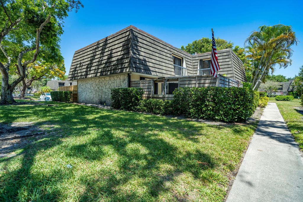 Photo of 603 6th Terrace, Palm Beach Gardens, FL 33418 (MLS # R10797544)