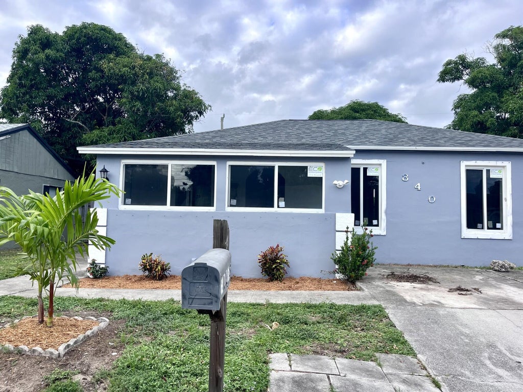 Photo of 840 W 2ND Street, Riviera Beach, FL 33404 (MLS # B26088637)
