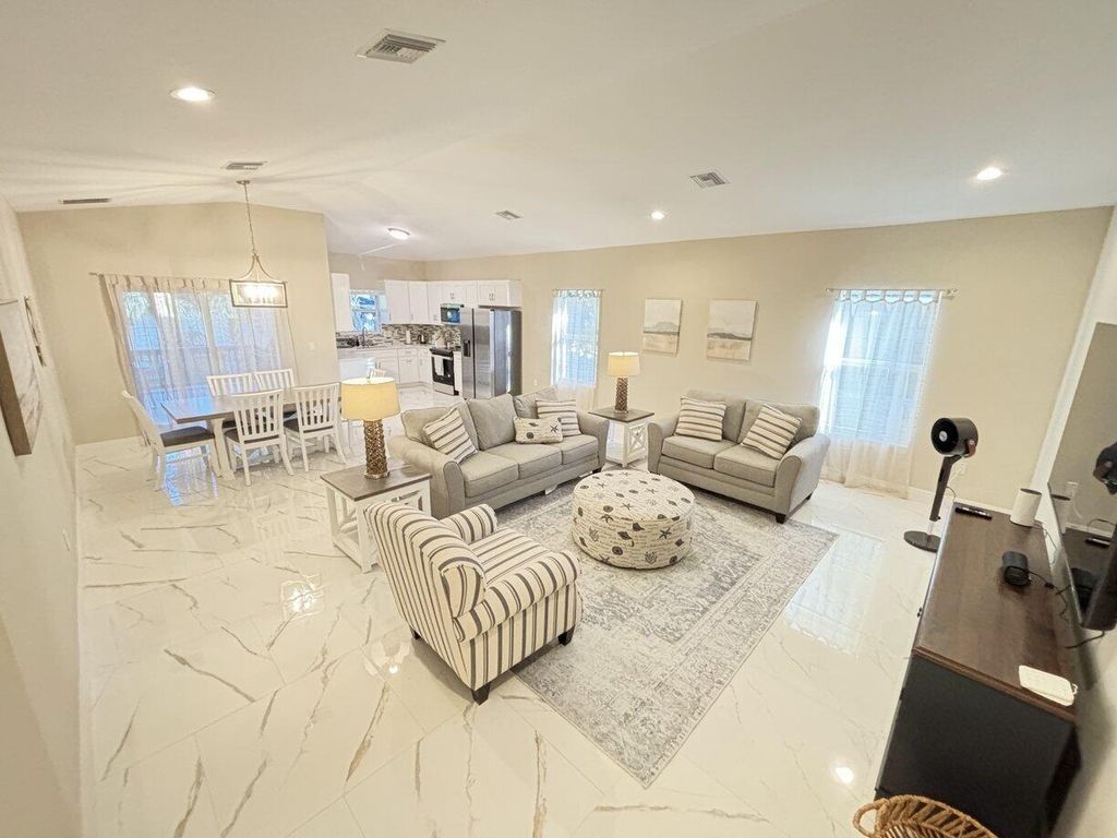 Photo of 1330 28th Ave, Vero Beach, FL 32960 (MLS # B26000374)