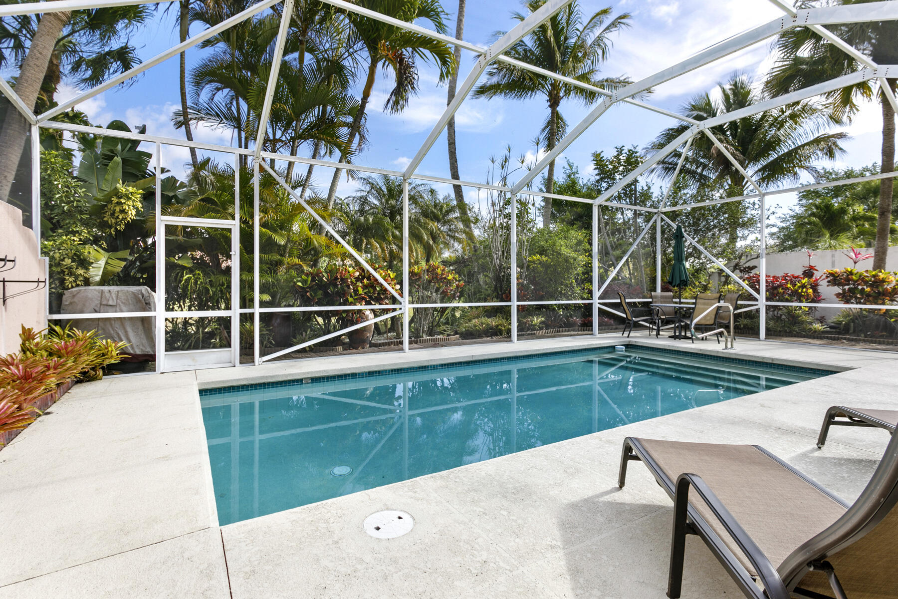 RIVERWALK 13 - Residential