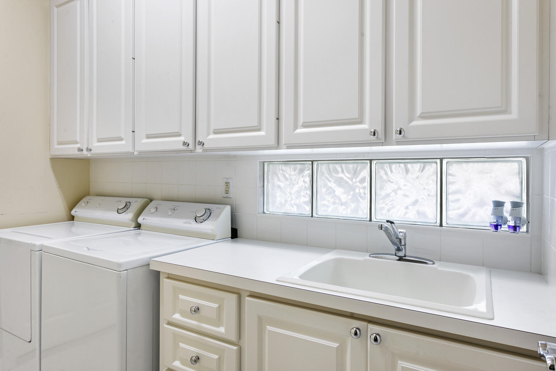 RIVERWALK 13 - Residential