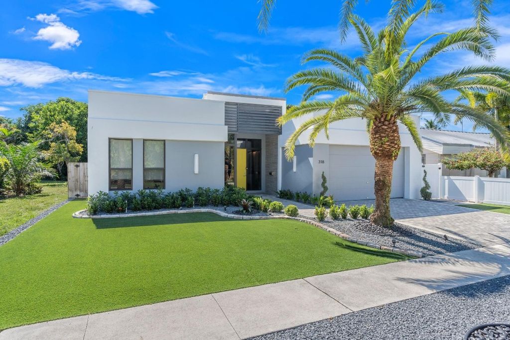 Photo of 318 NE 25th Street, Wilton Manors, FL 33305 (MLS # F10532894)