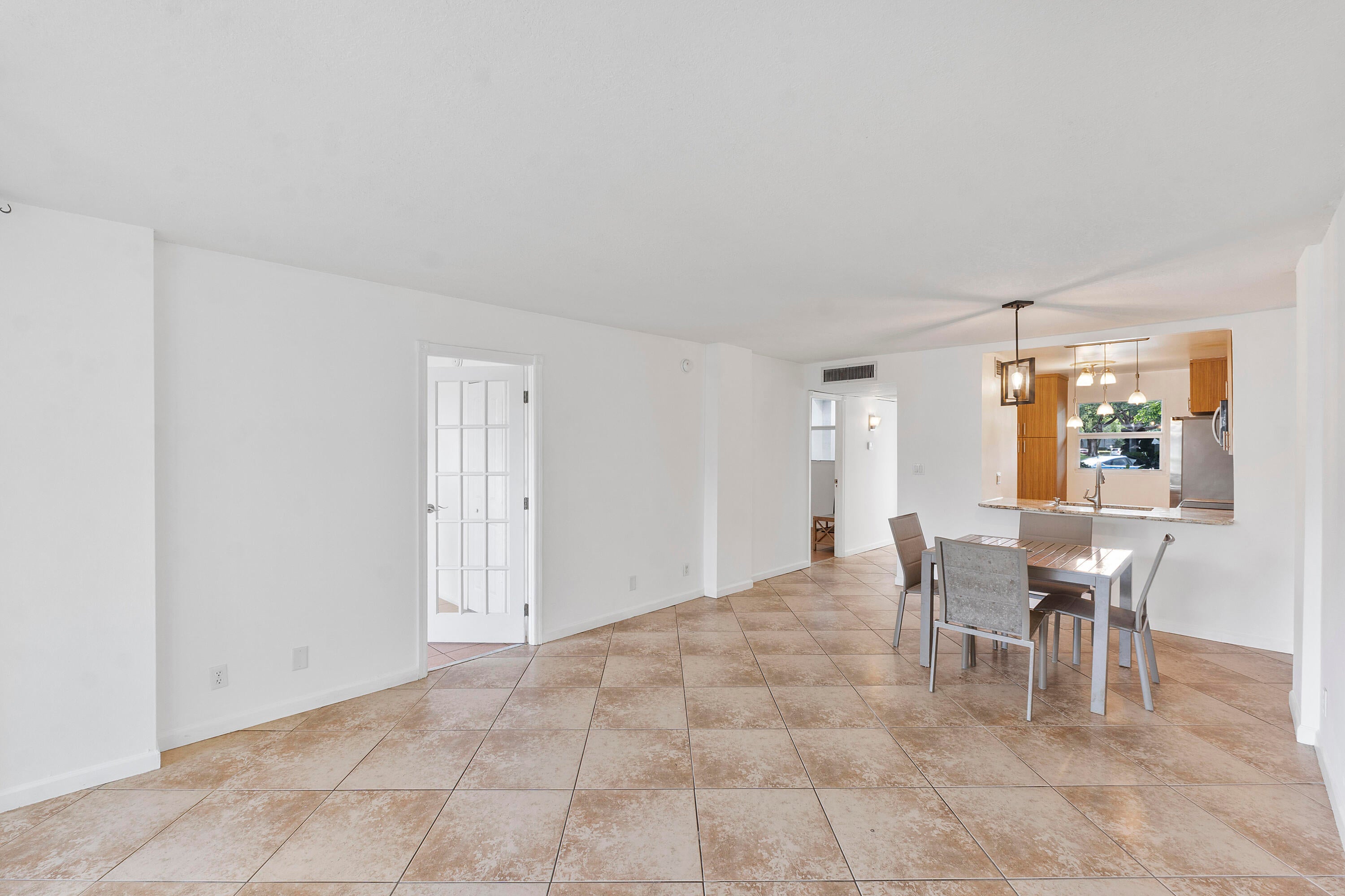 113 ROYAL PARK Drive 1H