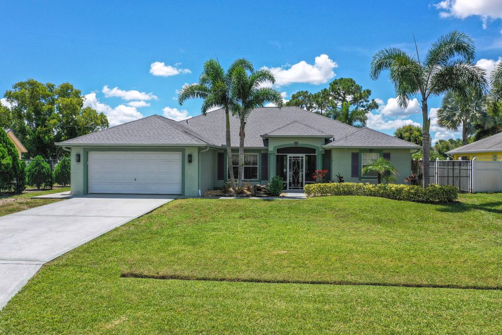 Photo of 482 SE Evans Avenue, Port Saint Lucie, FL 34984 (MLS # R11116916)