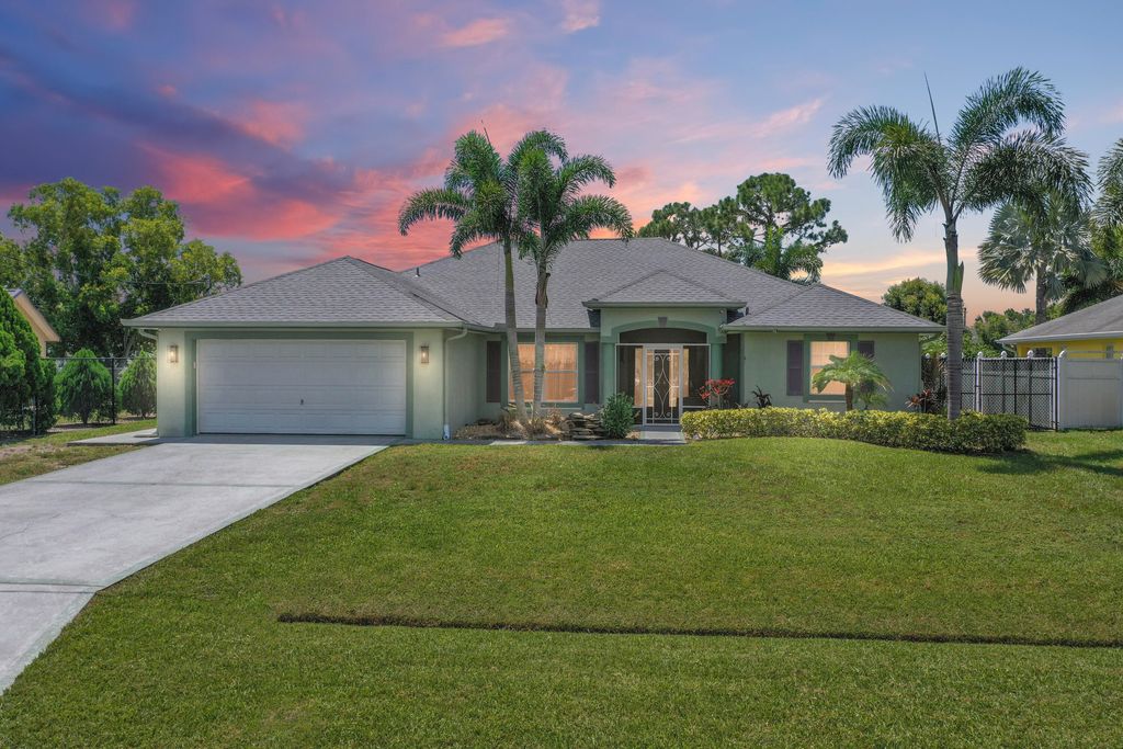 Photo of 482 SE Evans Avenue, Port Saint Lucie, FL 34984 (MLS # R11116916)
