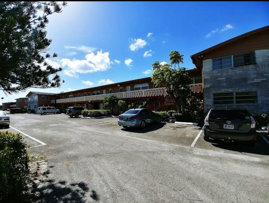 Large 1 Bedroom + 1 den(can be used as an office or extra room- a single bed fits in this space)located on the first floor. Stainless steel appliances. Cook top electric stove . Enclosed back patio. Lake view. Close to highways and shopping. 
. Fast Approval. CALL LISTING AGENT FOR SHOWINGS