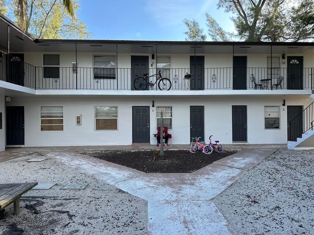 Photo of 600 NE 46th Court #3, Oakland Park, FL 33334 (MLS # F10508259)