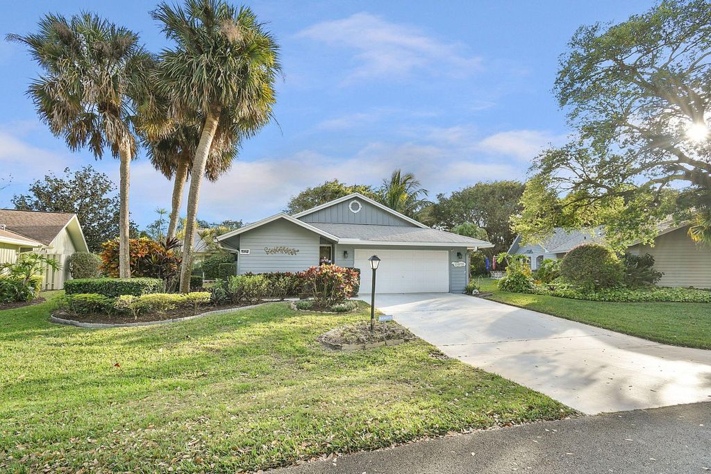 Photo of 12840 SE Laurel Valley Lane, Hobe Sound, FL 33455 (MLS # F10427752)