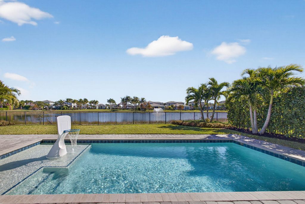 Photo of 9221 Crestview Circle, Palm Beach Gardens, FL 33412 (MLS # R11164361)