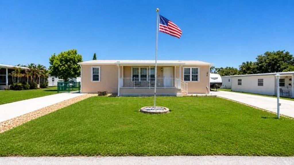 Photo of 7079 SE Bluebird Circle, Hobe Sound, FL 33455 (MLS # B26047236)