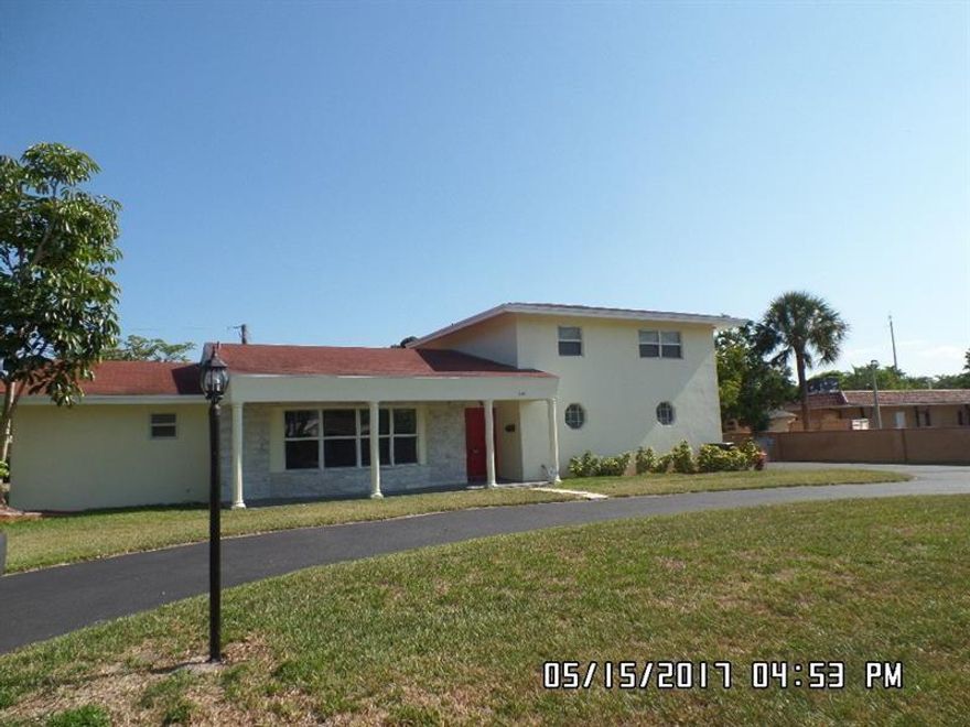CASH DEAL ONLY !!!  THIS BEAUTIFULL HOME  IS LOCATED IN THE HISTORICAL PART OF OLD POMPANO SITUADED ON A HUGE LOT. PRICED RIGHT, THE ROOF IS 8 YEARS OLD. TENANTS OCUPIED ON A MONTH TO MONTH RENT. INCOME RENT IS $7.000 MONTHLY. GREAT OPORTUNITTY TO A MULTI-FAMILY GENERATION OR INVESTOR LOOKING FOR PASSIVE INCOME. RENT CAP RATE IS 11% !!!