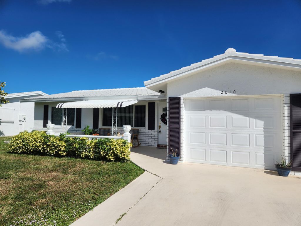 Photo of 2010 SW 17th Street, Boynton Beach, FL 33426 (MLS # R11036102)