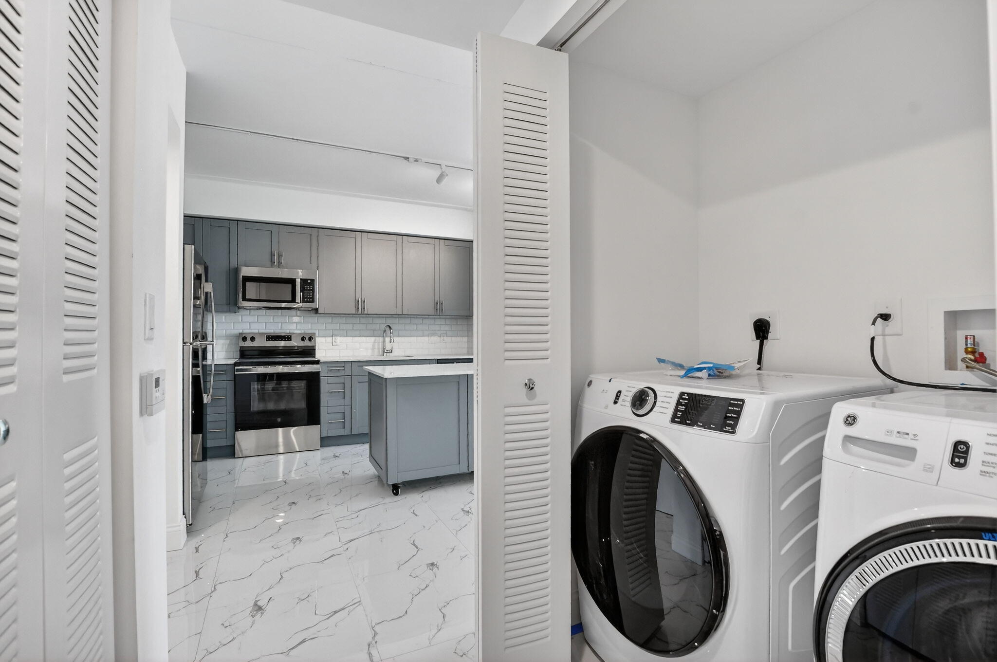 BOCA VILLA APTS - Residential Lease